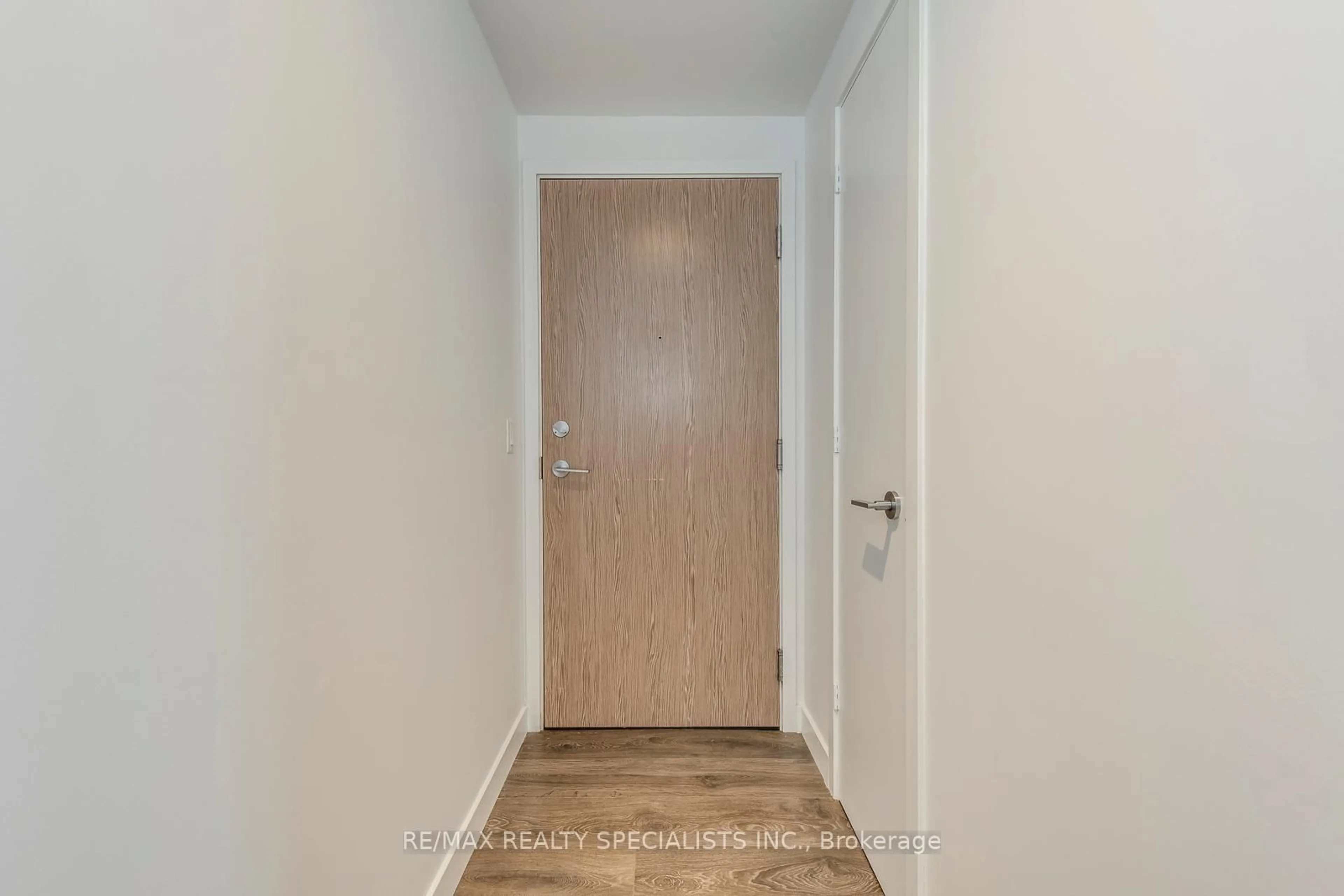 Indoor entryway for 215 Queen St #1405, Toronto Ontario M5V 0P5