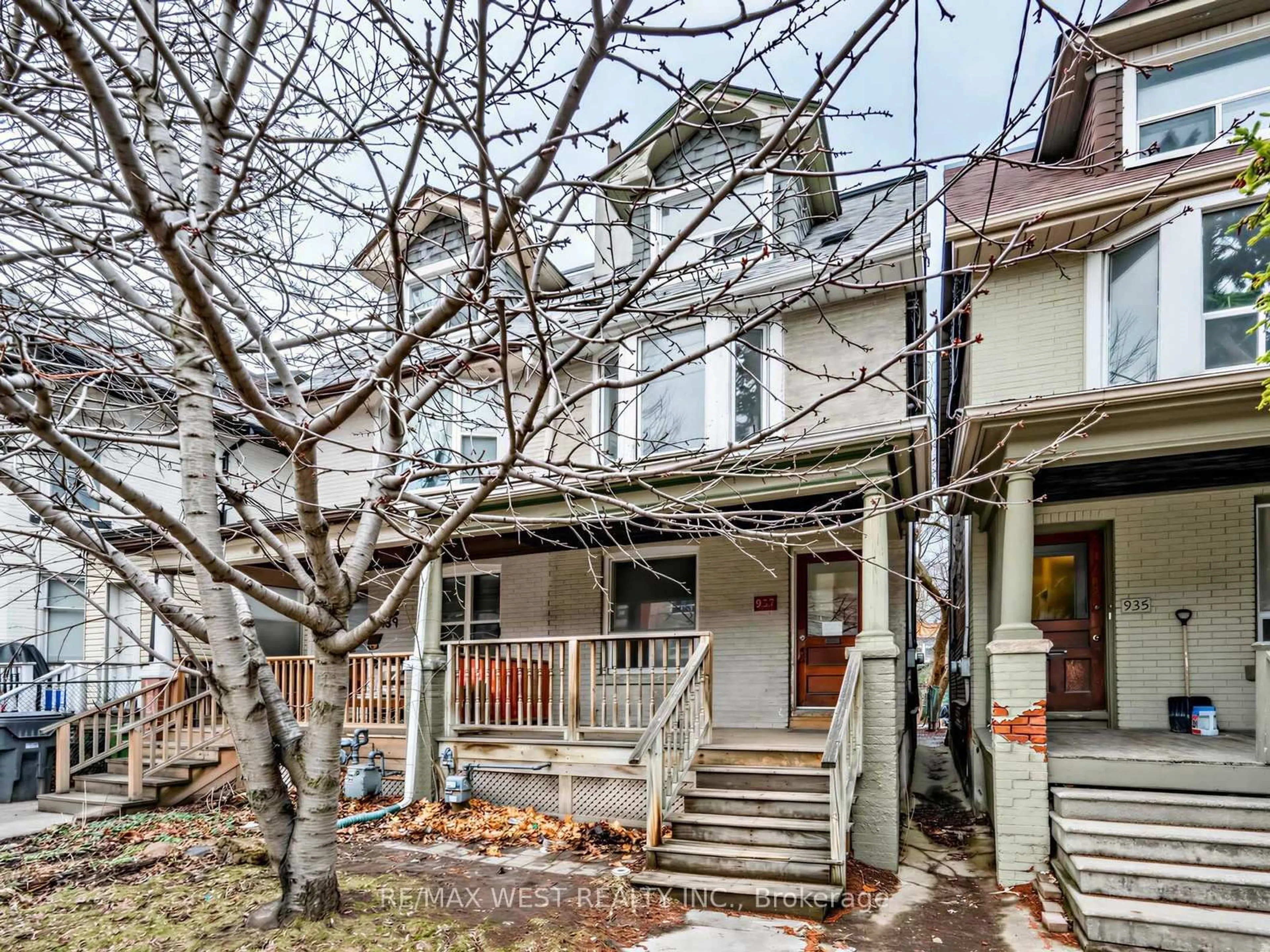 Unknown for 937 Bathurst St, Toronto Ontario M5R 3G4