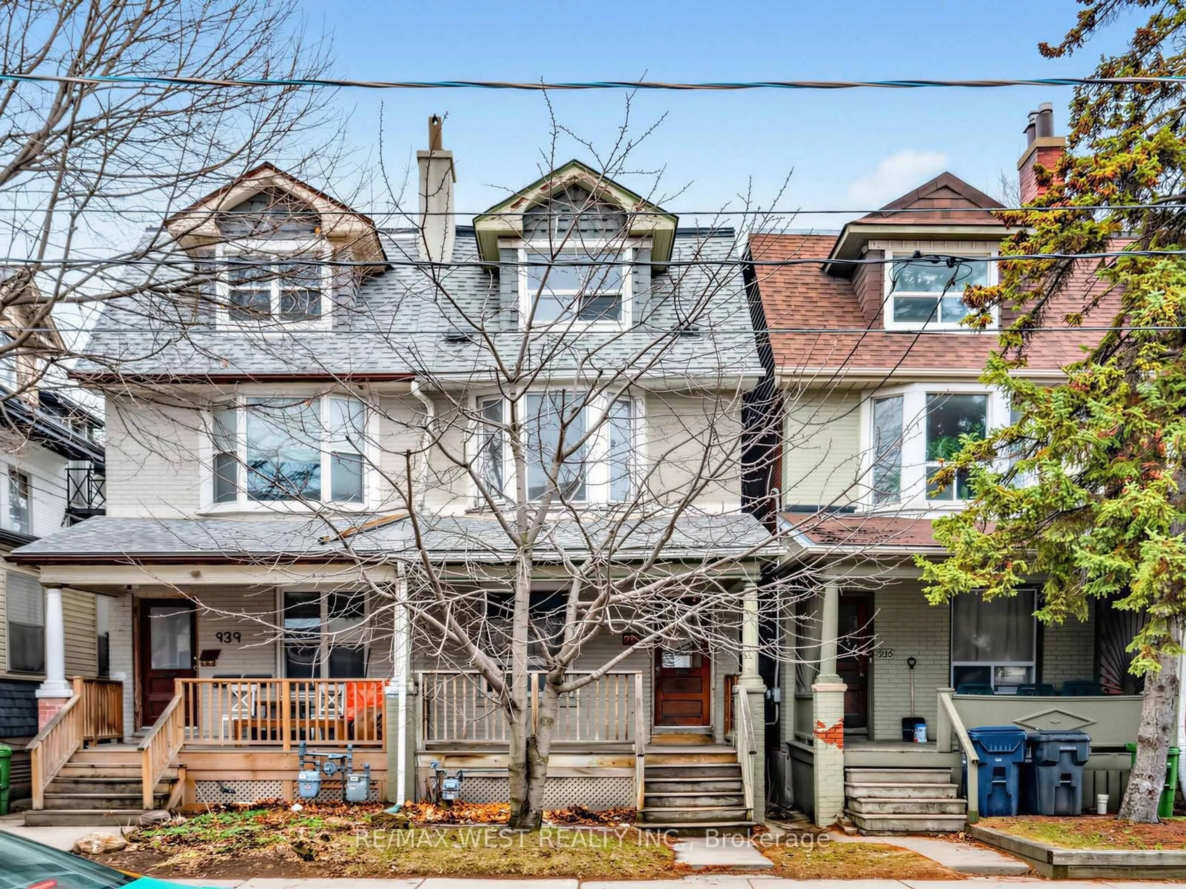 Home with brick exterior material, street for 937 Bathurst St, Toronto Ontario M5R 3G4