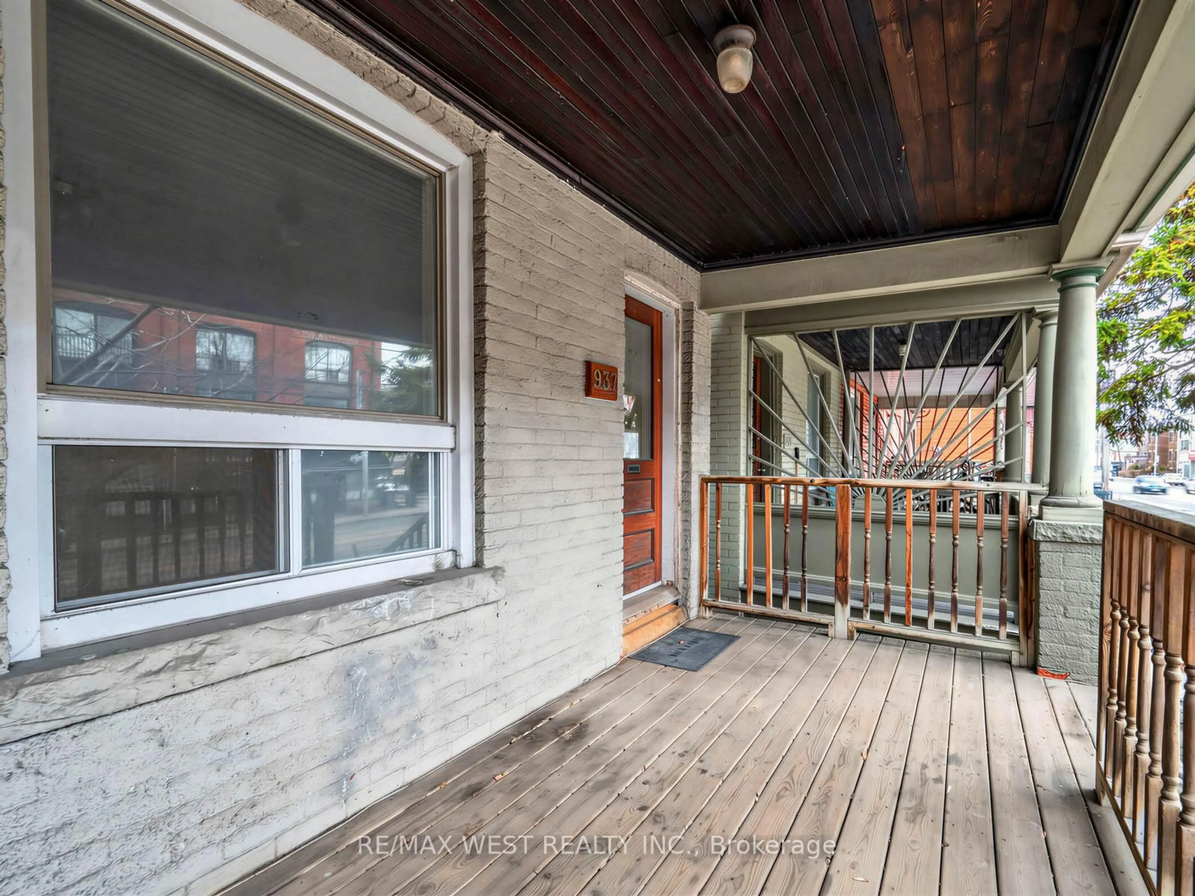 Unknown for 937 Bathurst St, Toronto Ontario M5R 3G4