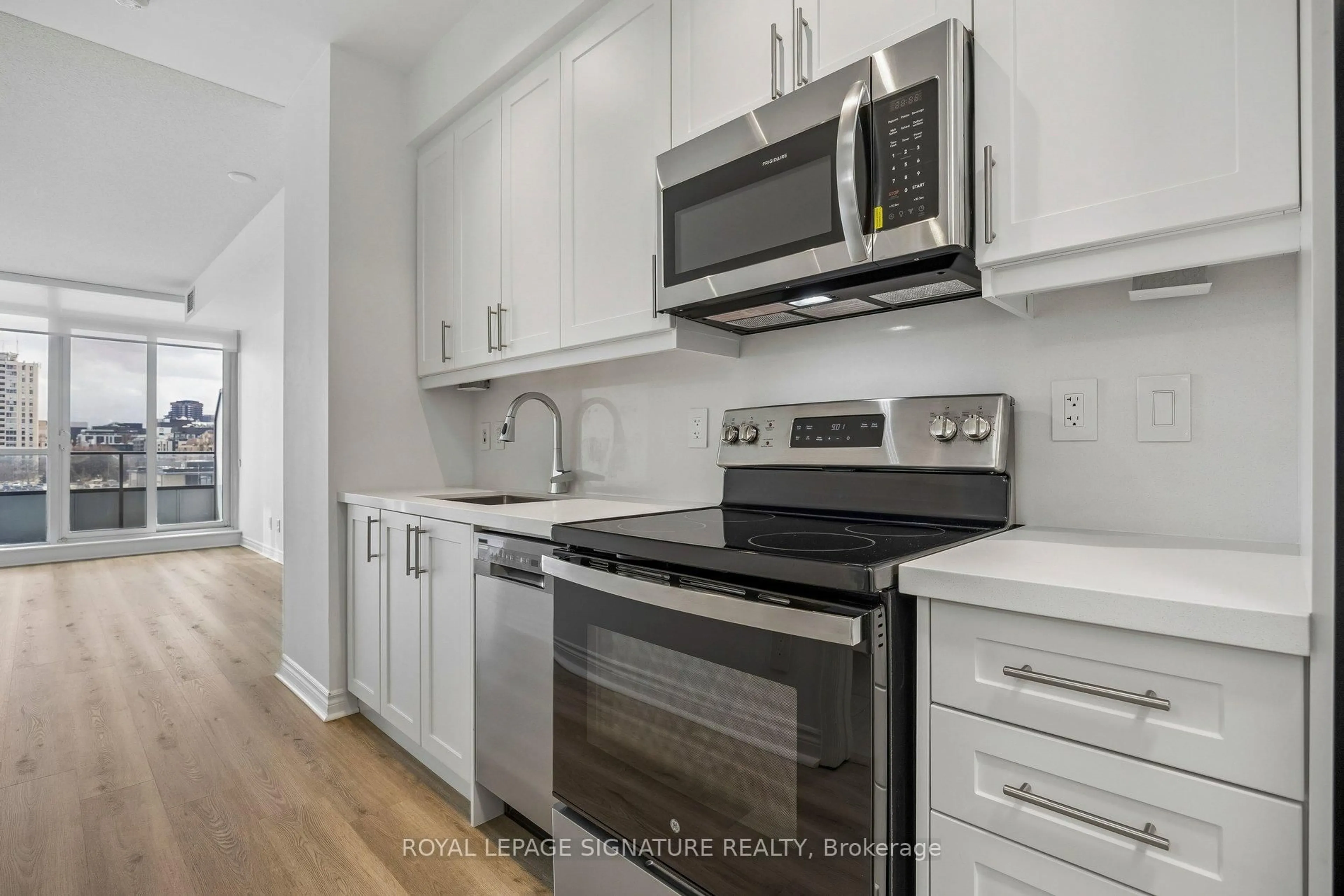 Standard kitchen, unknown for 2885 Bayview Ave #203, Toronto Ontario M2K 0A3