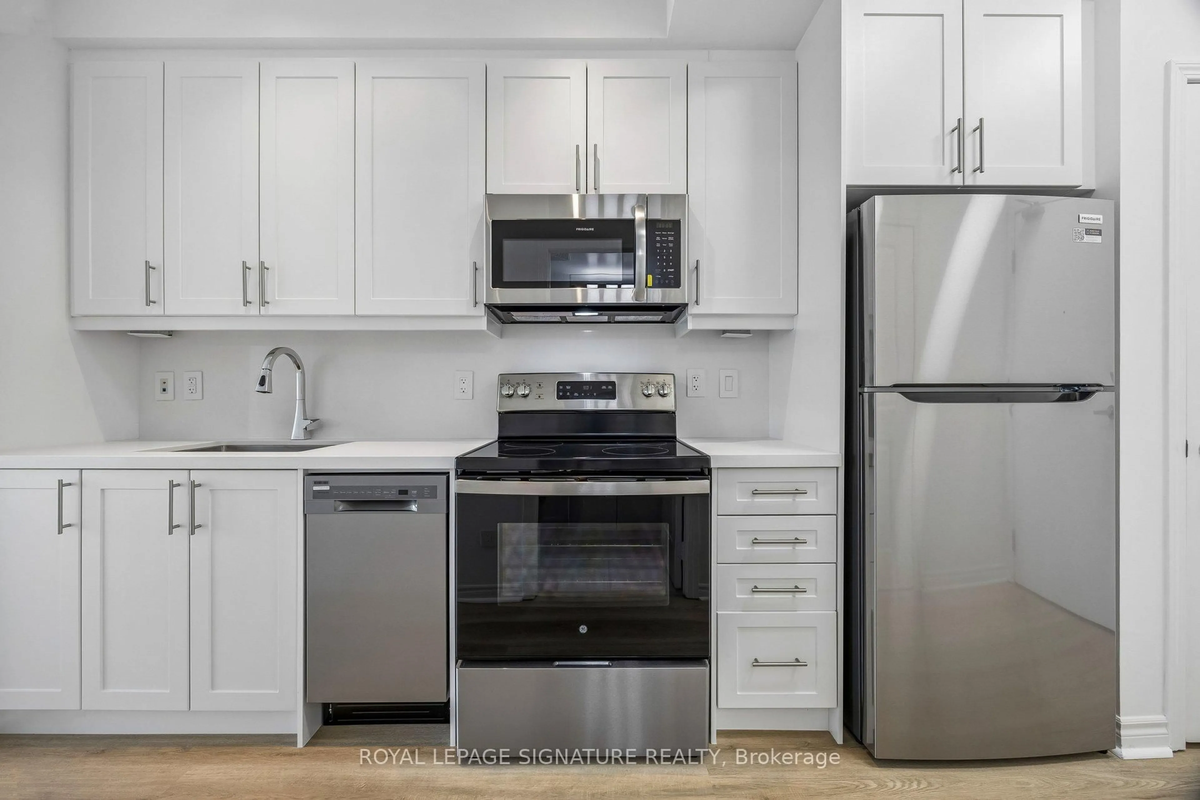 Standard kitchen, unknown for 2885 Bayview Ave #203, Toronto Ontario M2K 0A3