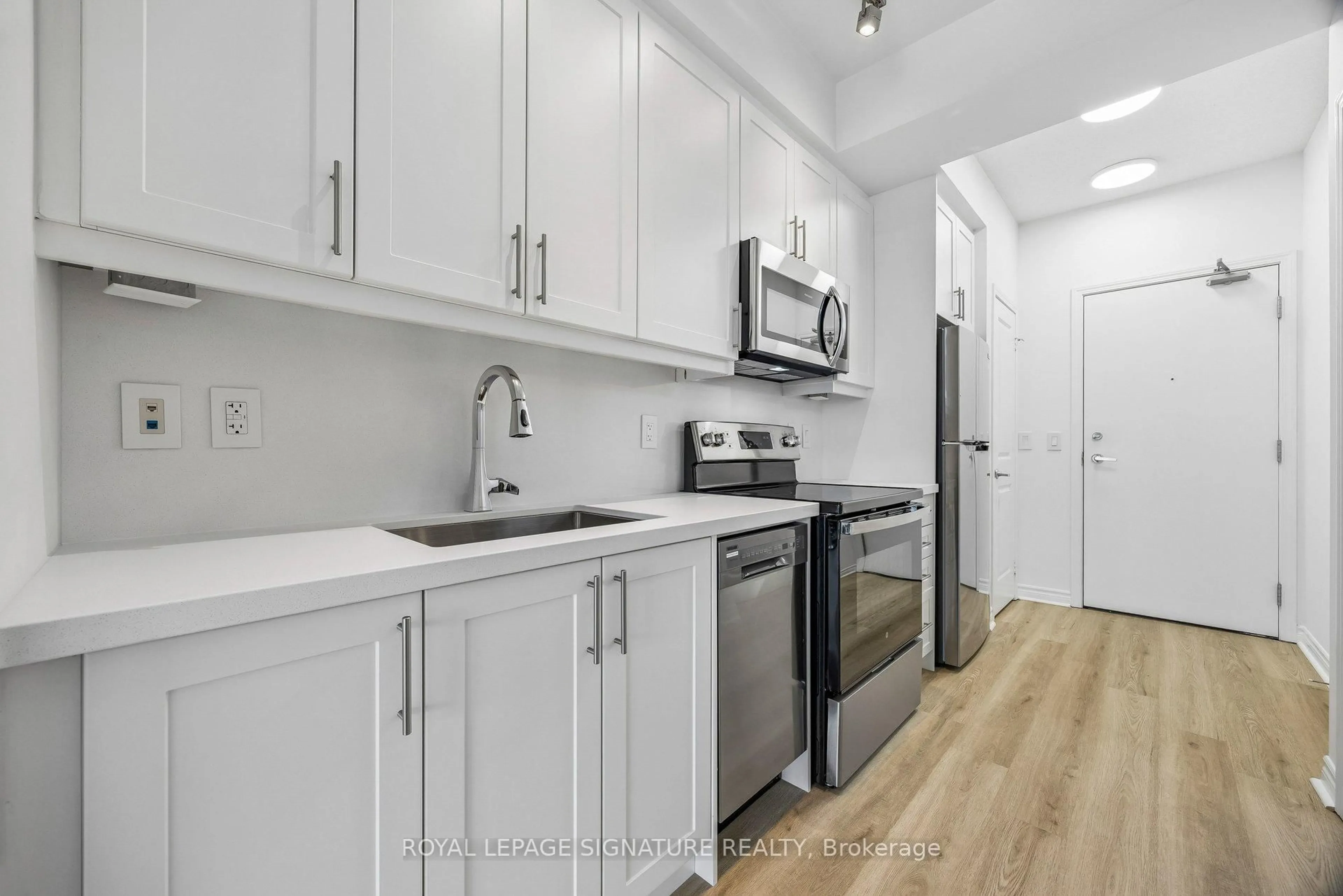 Standard kitchen, unknown for 2885 Bayview Ave #203, Toronto Ontario M2K 0A3