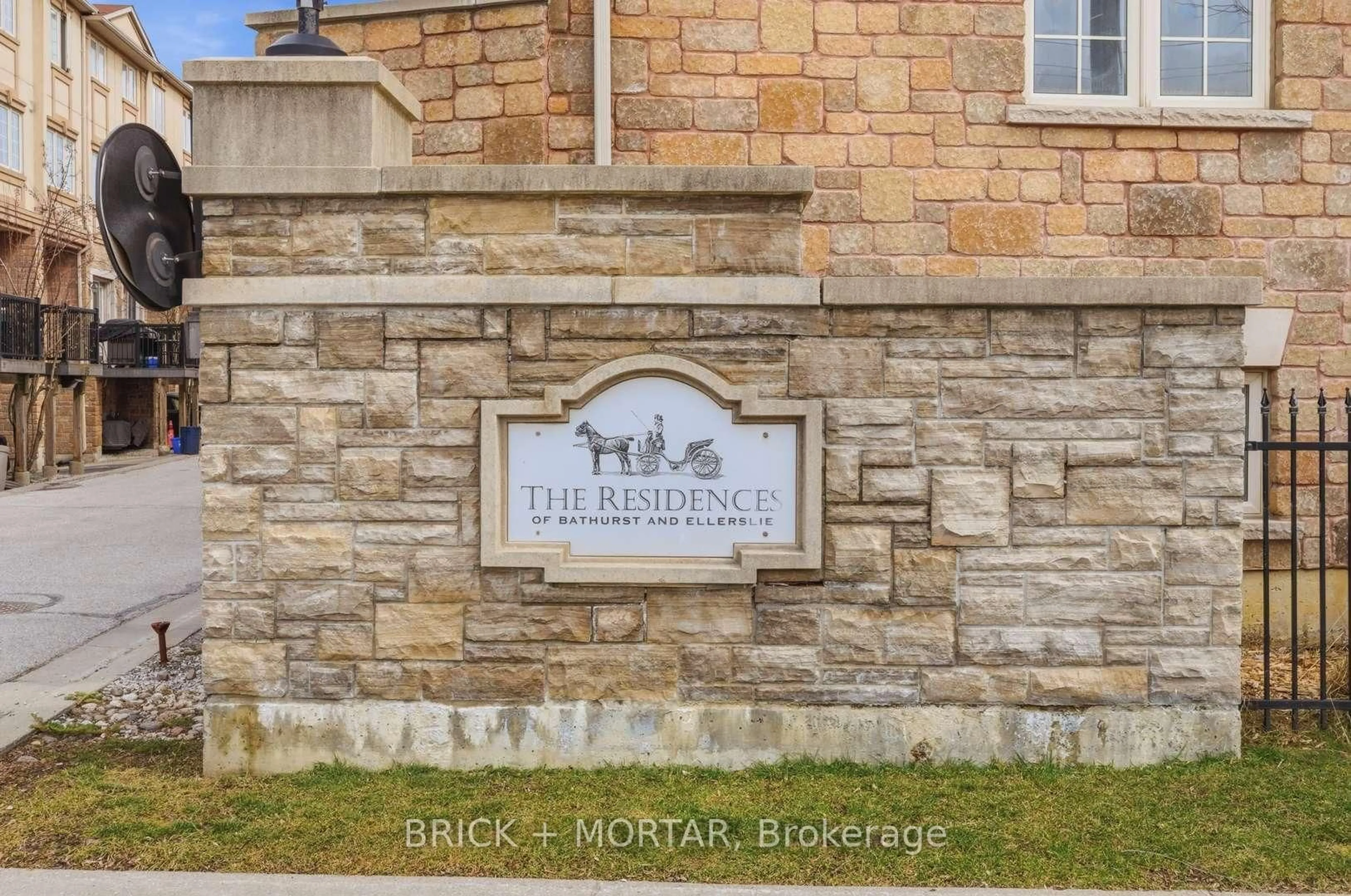 Indoor entryway for 22 Flook Lane, Toronto Ontario M2R 3Y6