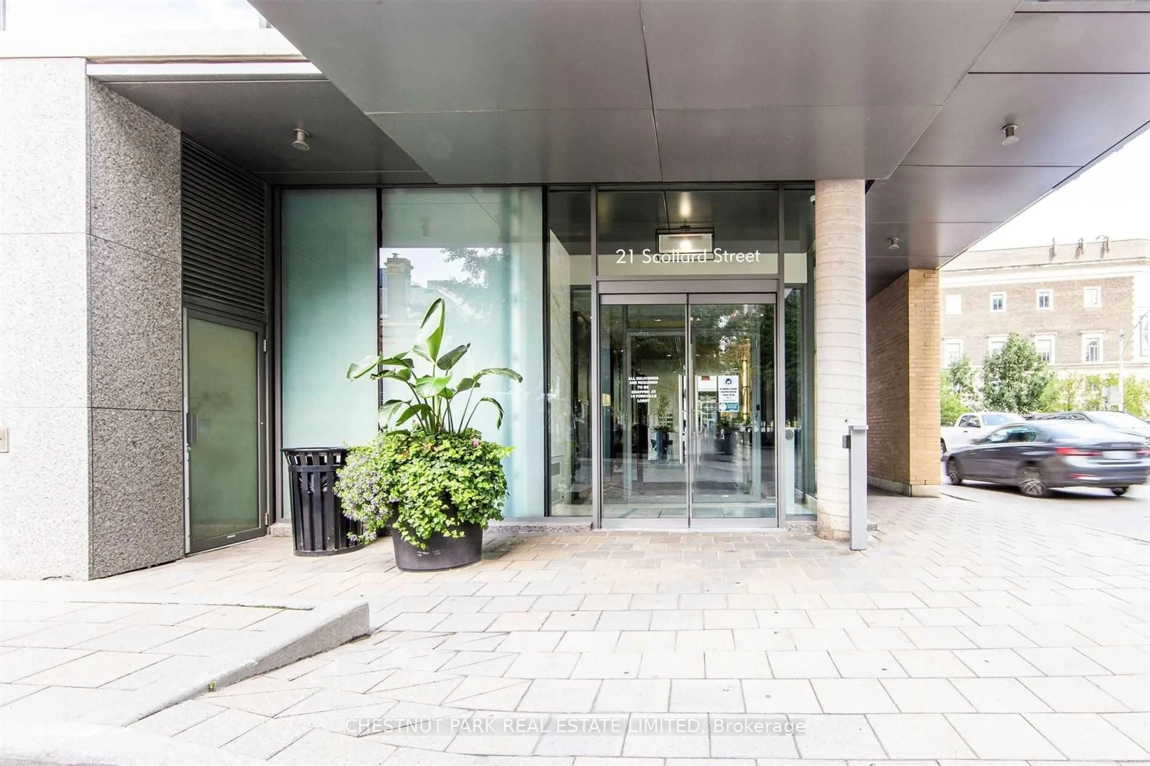 Indoor foyer for 21 Scollard St #401, Toronto Ontario M5R 1G1