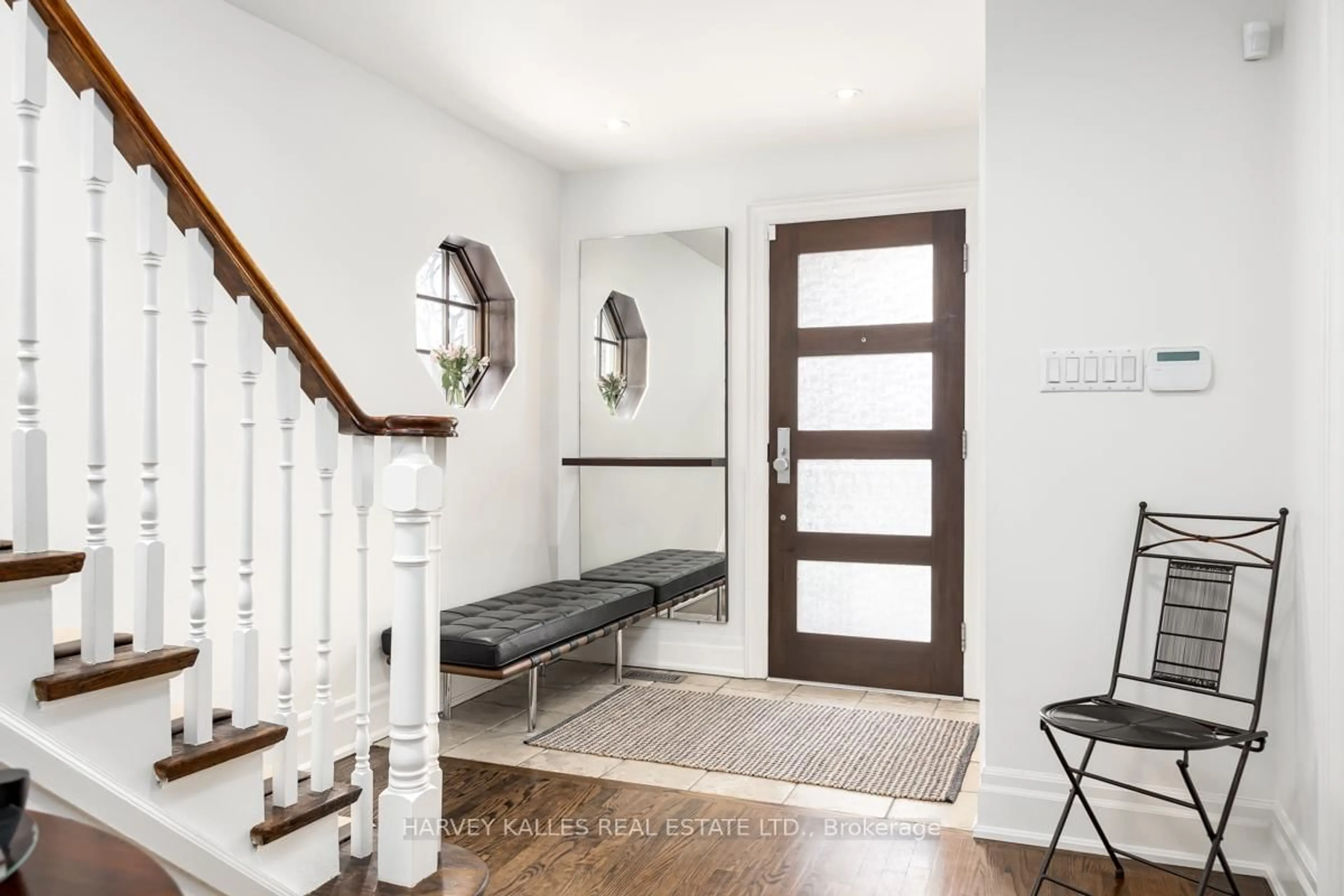 Indoor entryway for 85 Kimbark Blvd, Toronto Ontario M5N 2X9