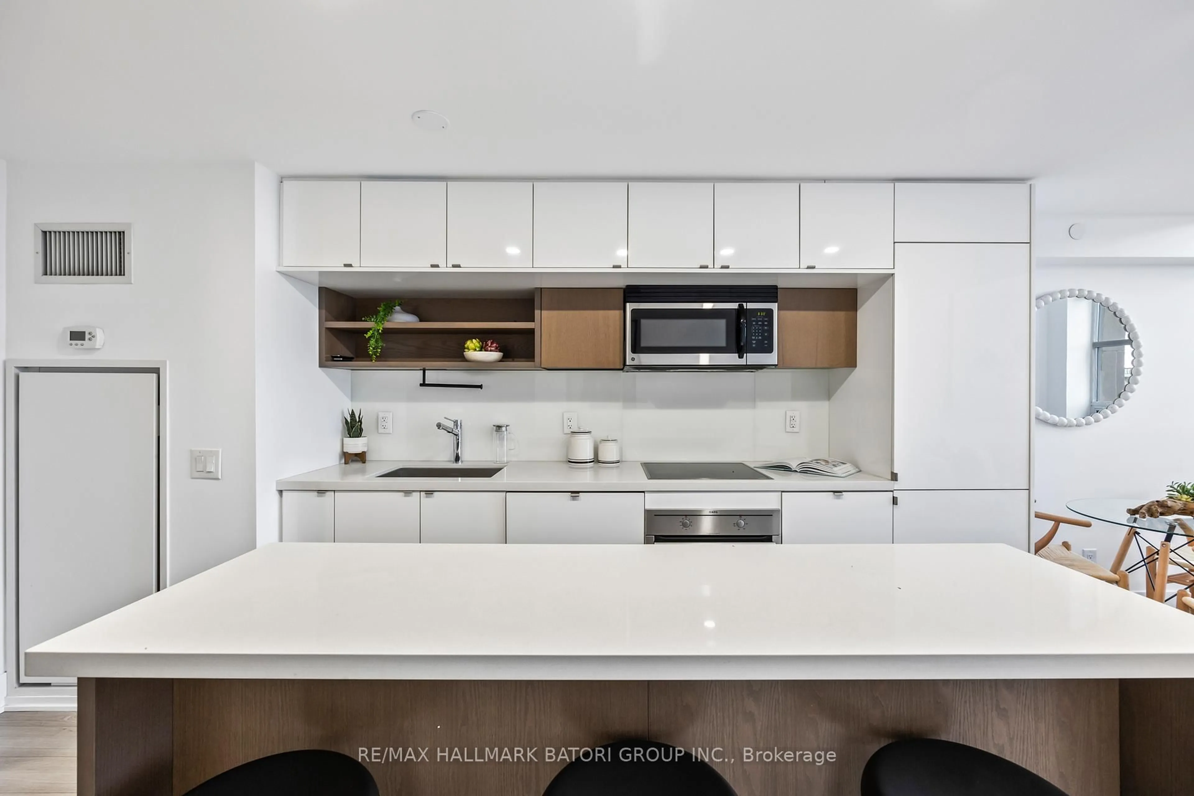 Unknown for 111 St Clair Ave #919, Toronto Ontario M4V 1N5