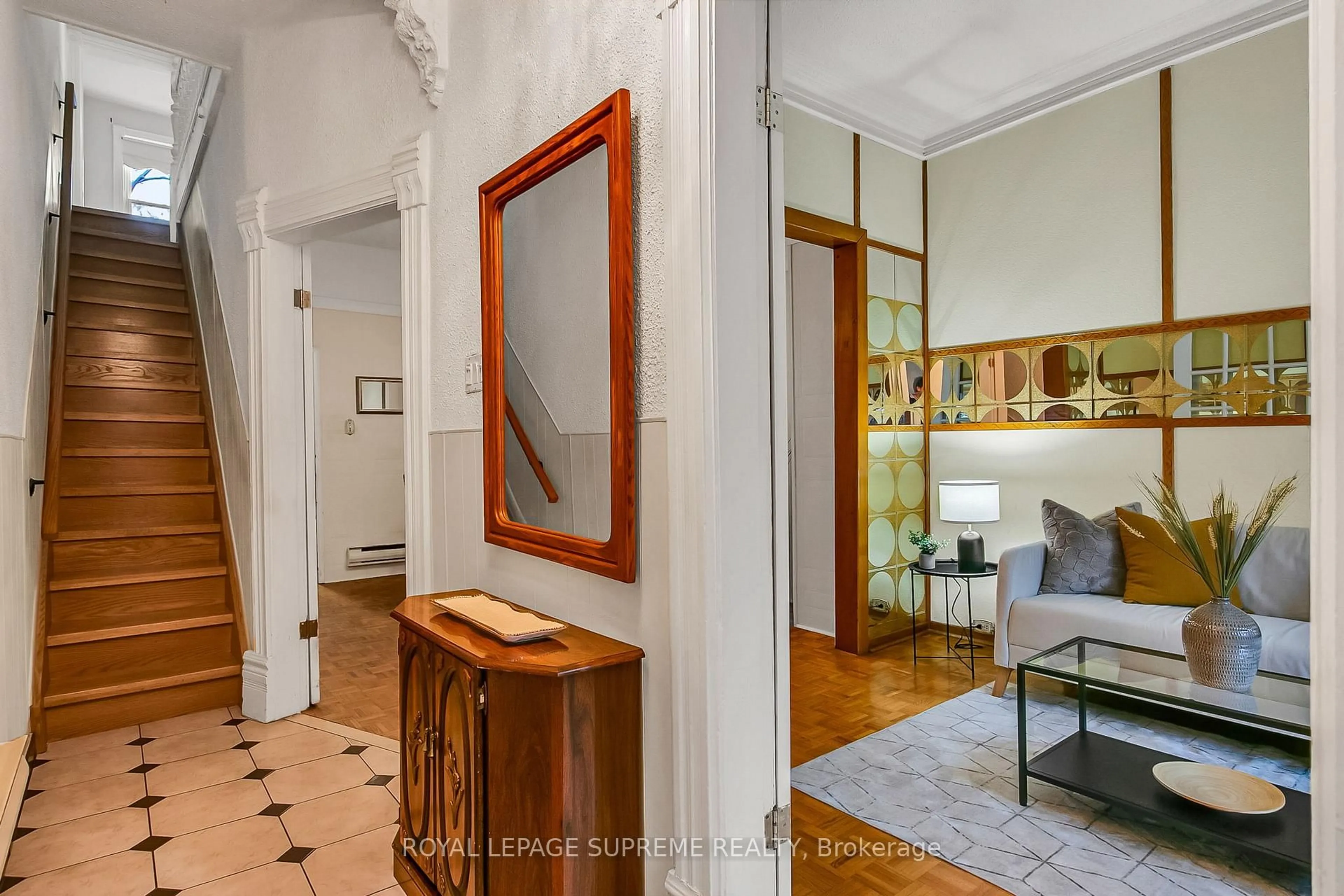 Indoor foyer for 163 Beaconsfield Ave, Toronto Ontario M6J 3J7