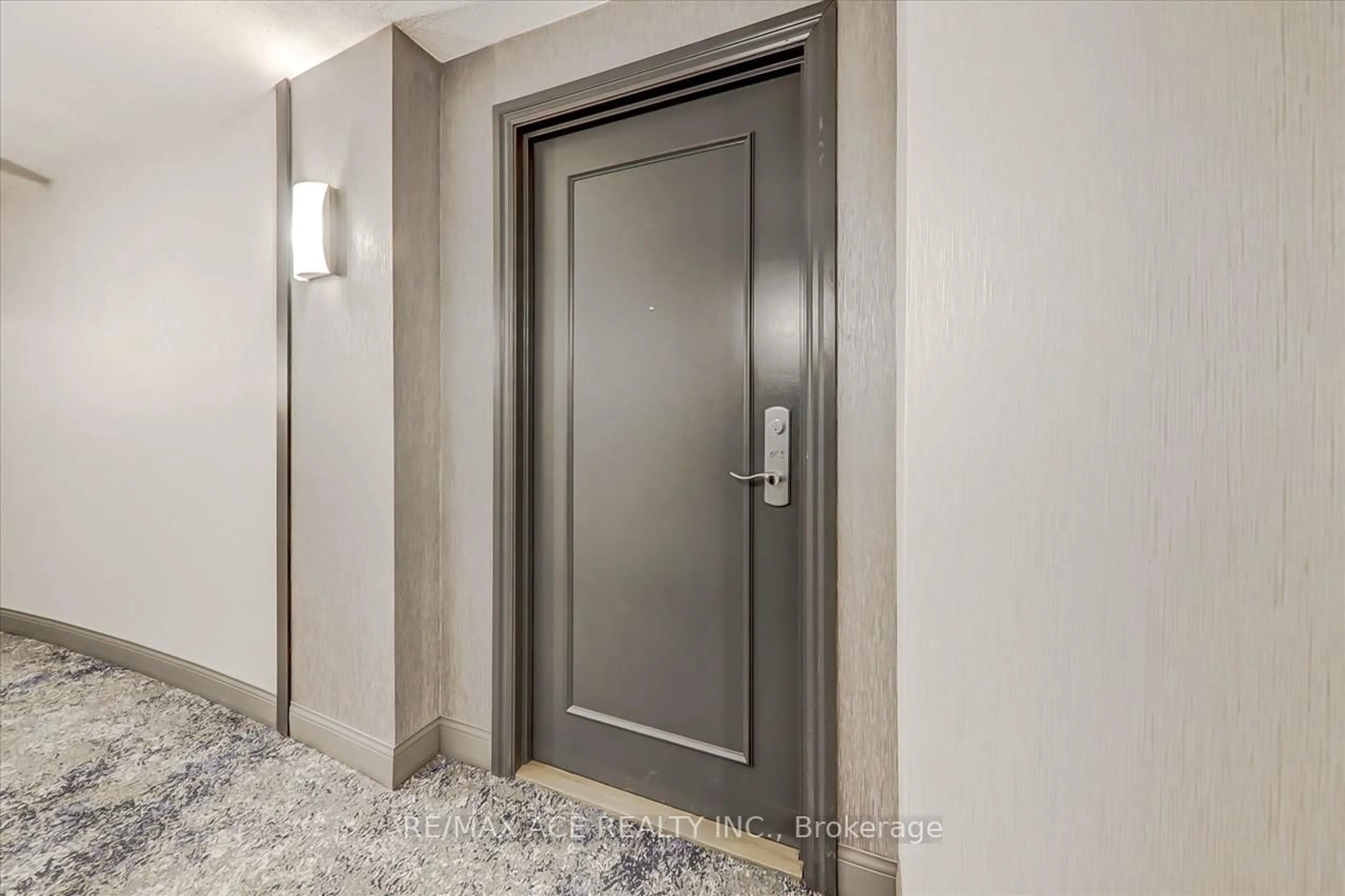 Indoor foyer for 18 Valley Woods Rd #605, Toronto Ontario M3A 0A1