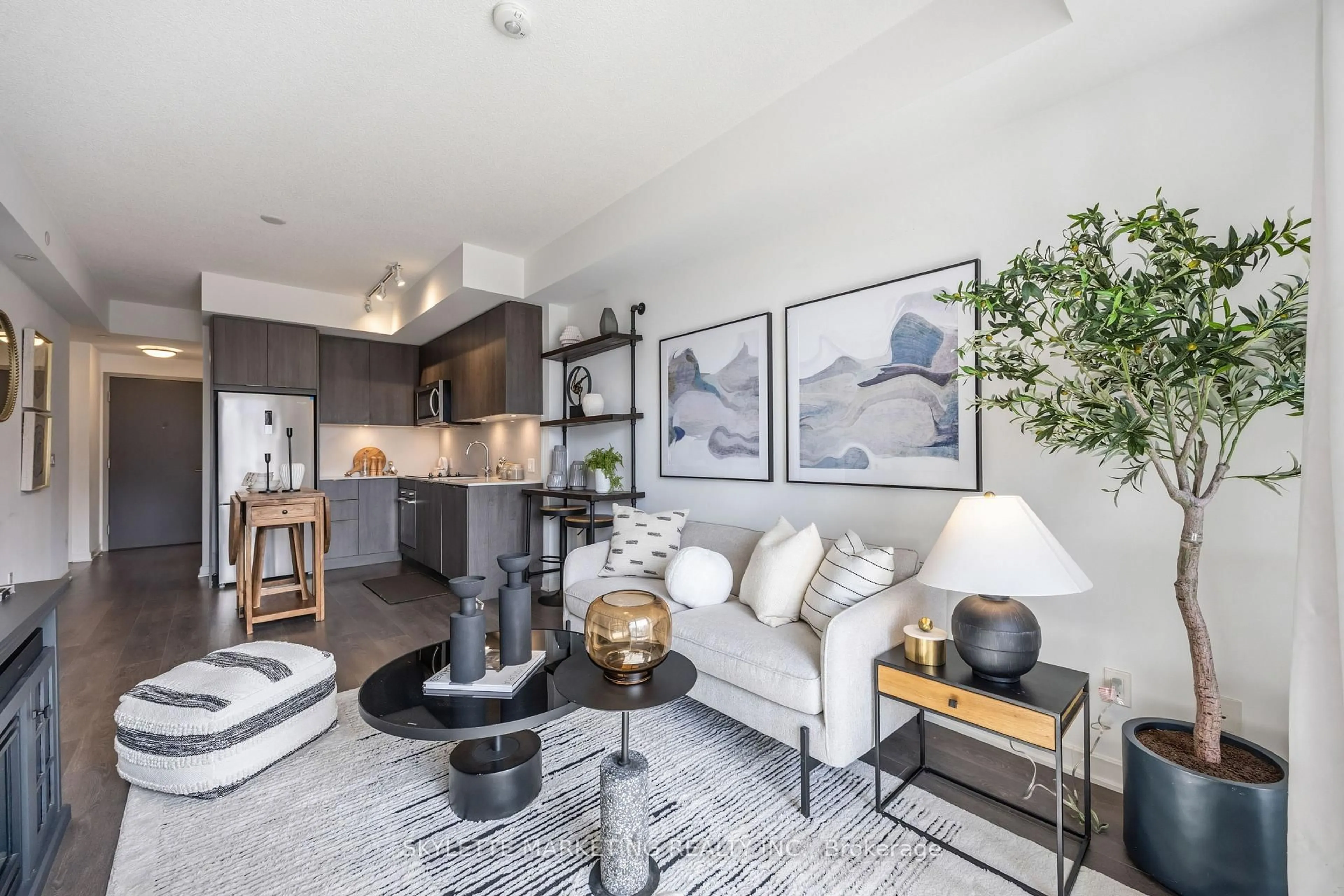 Living room with furniture, unknown for 38 Forest Manor Rd #414, Toronto Ontario M2J 1M1