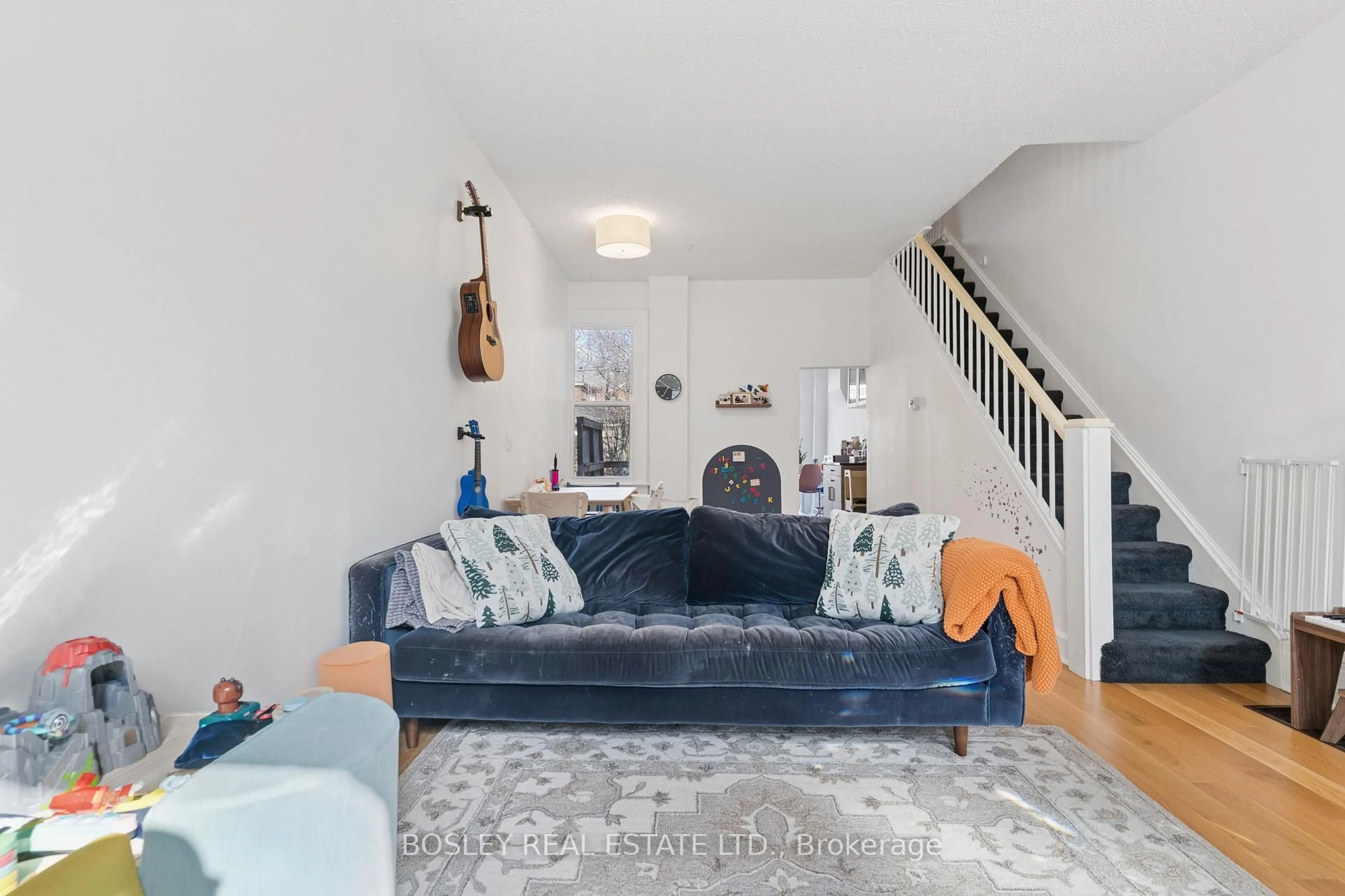 Living room with furniture, unknown for 725 Manning Ave, Toronto Ontario M6G 2W5