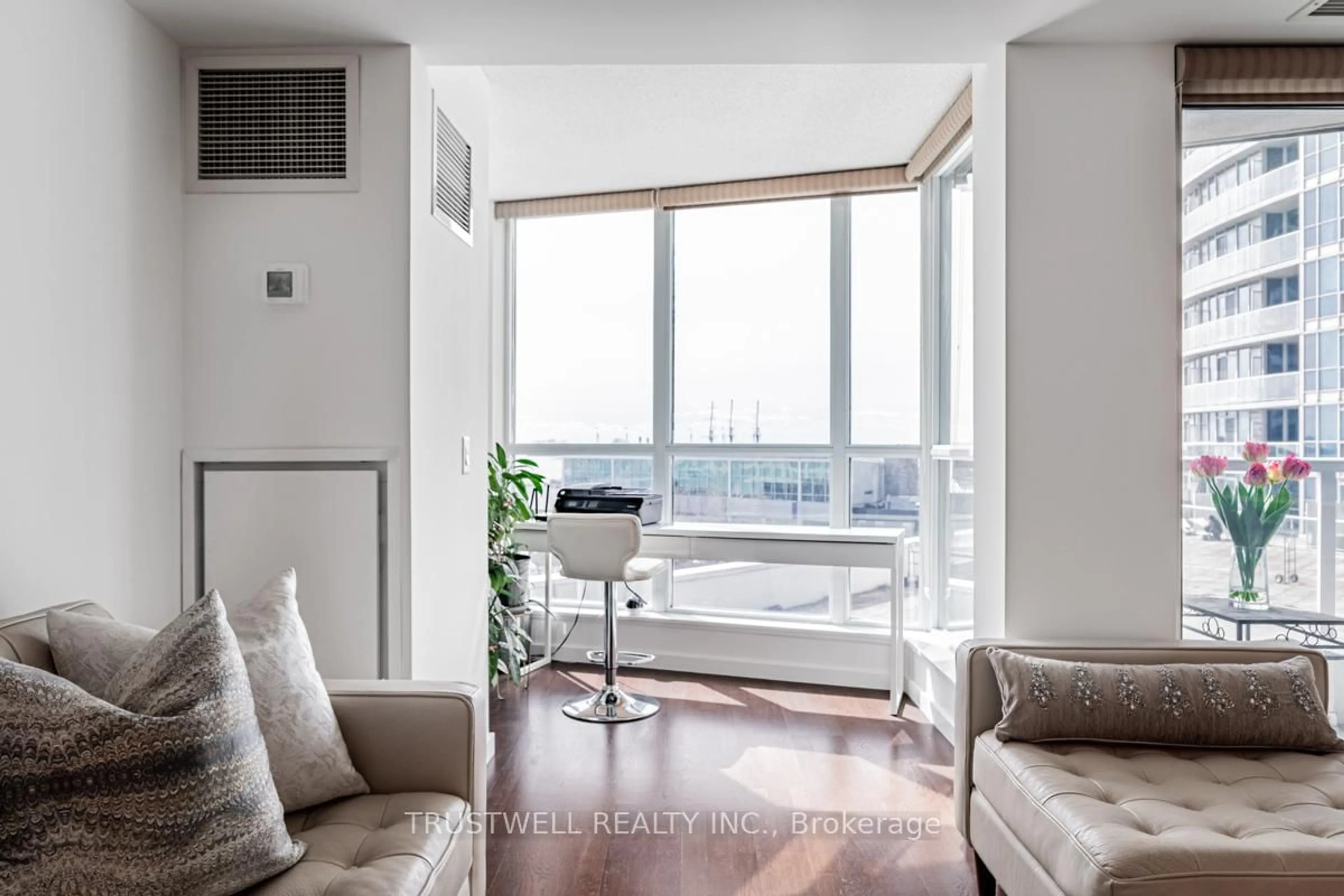 Unknown for 208 Queens Quay #511, Toronto Ontario M5J 2Y5