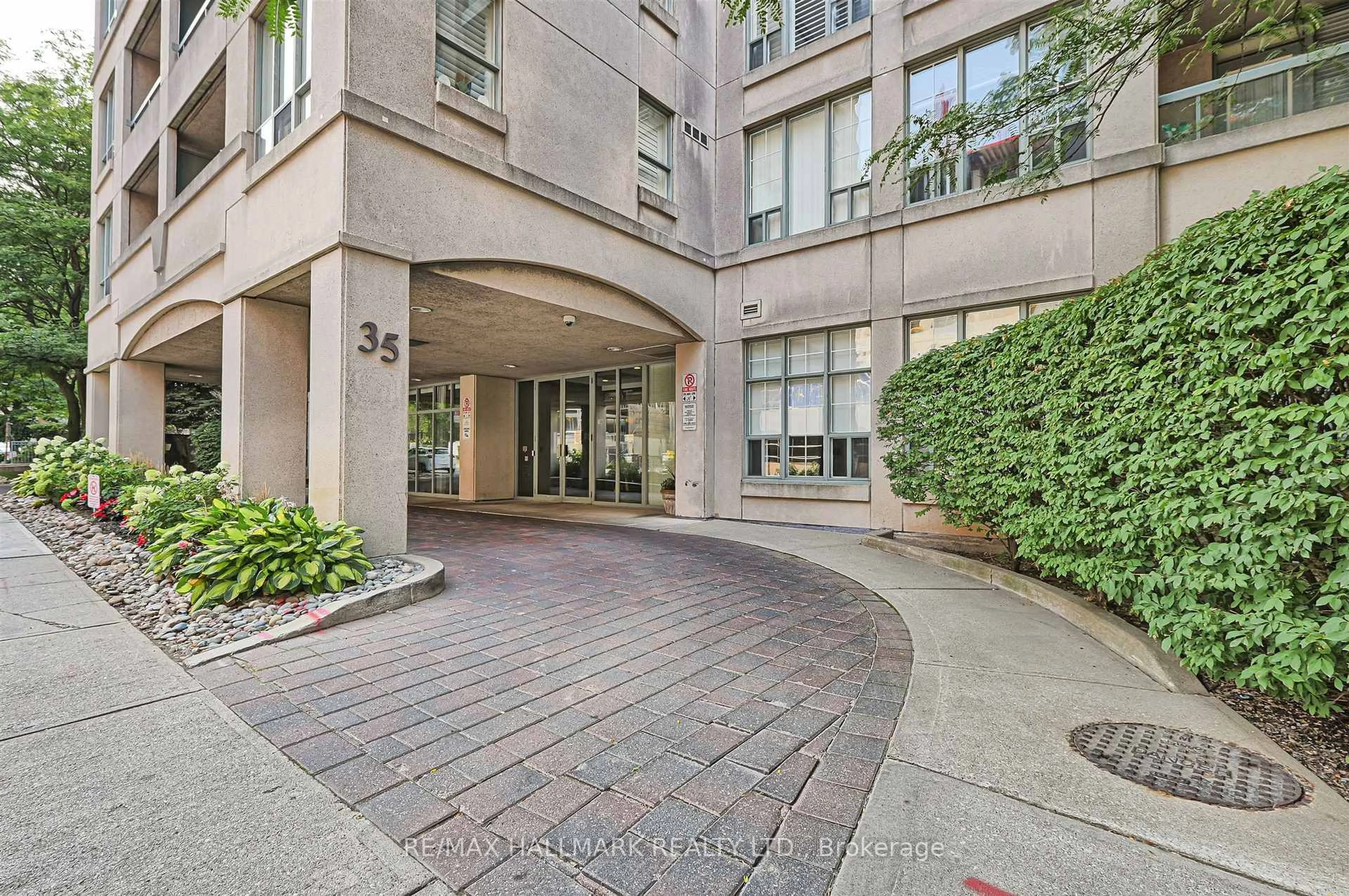 Indoor foyer for 35 Merton St #511, Toronto Ontario M4S 3G4