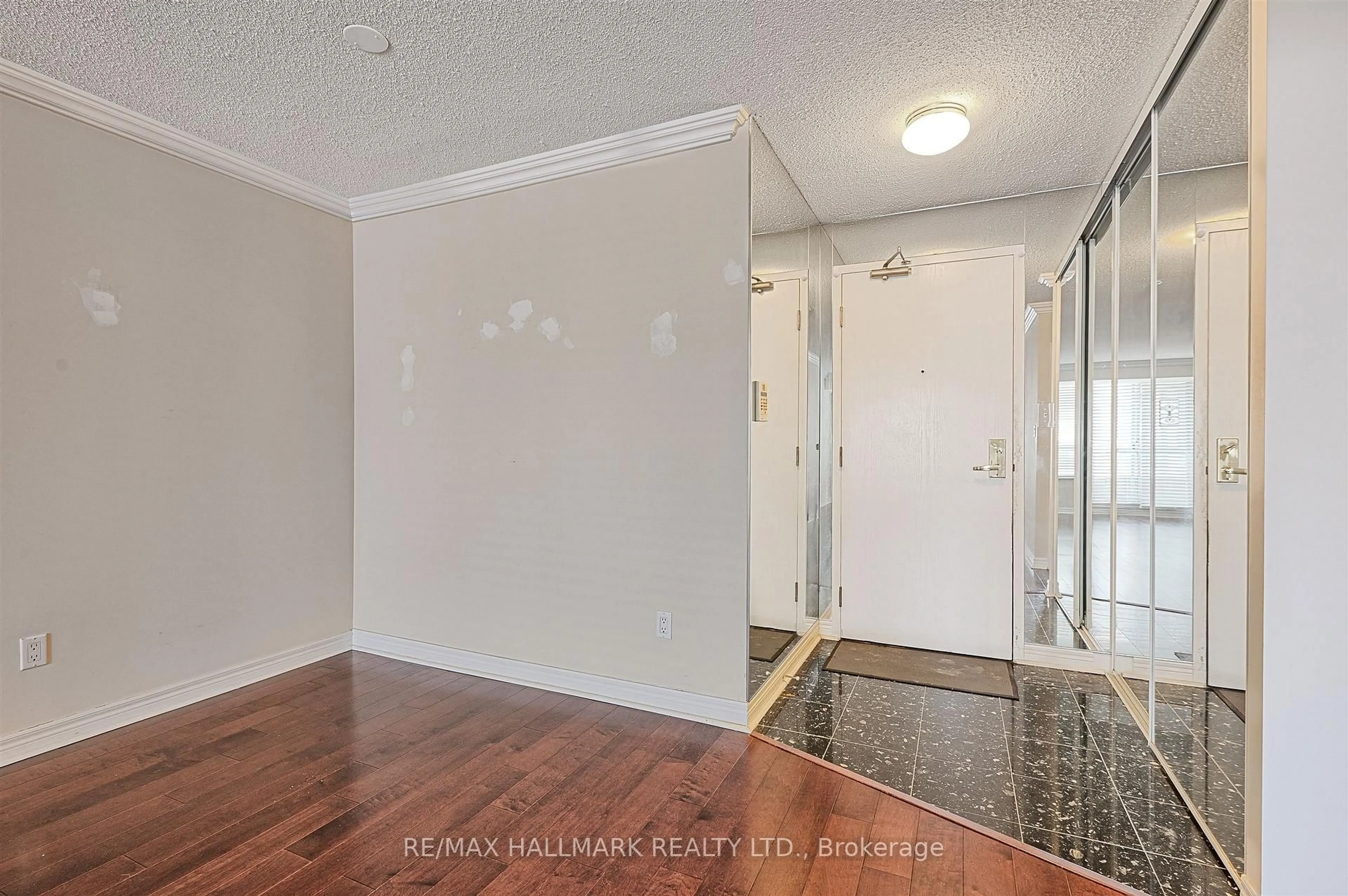 Indoor entryway for 35 Merton St #511, Toronto Ontario M4S 3G4
