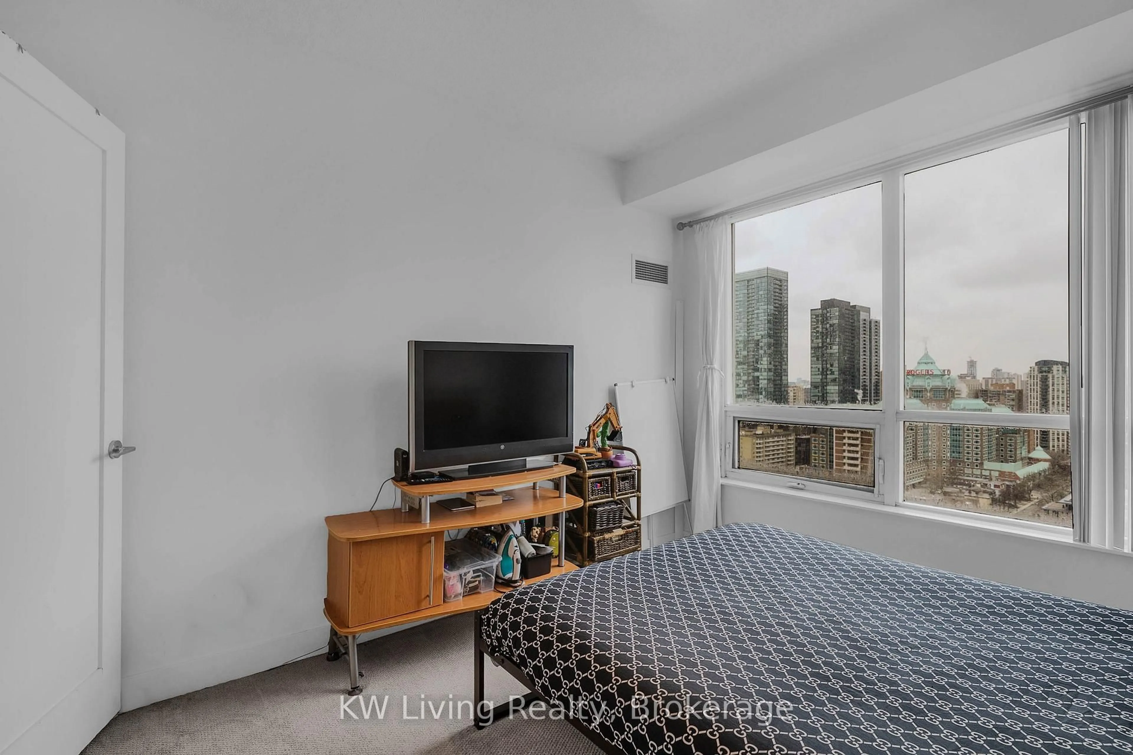 A pic of a room for 120 Homewood Ave #2503, Toronto Ontario M4Y 2J3