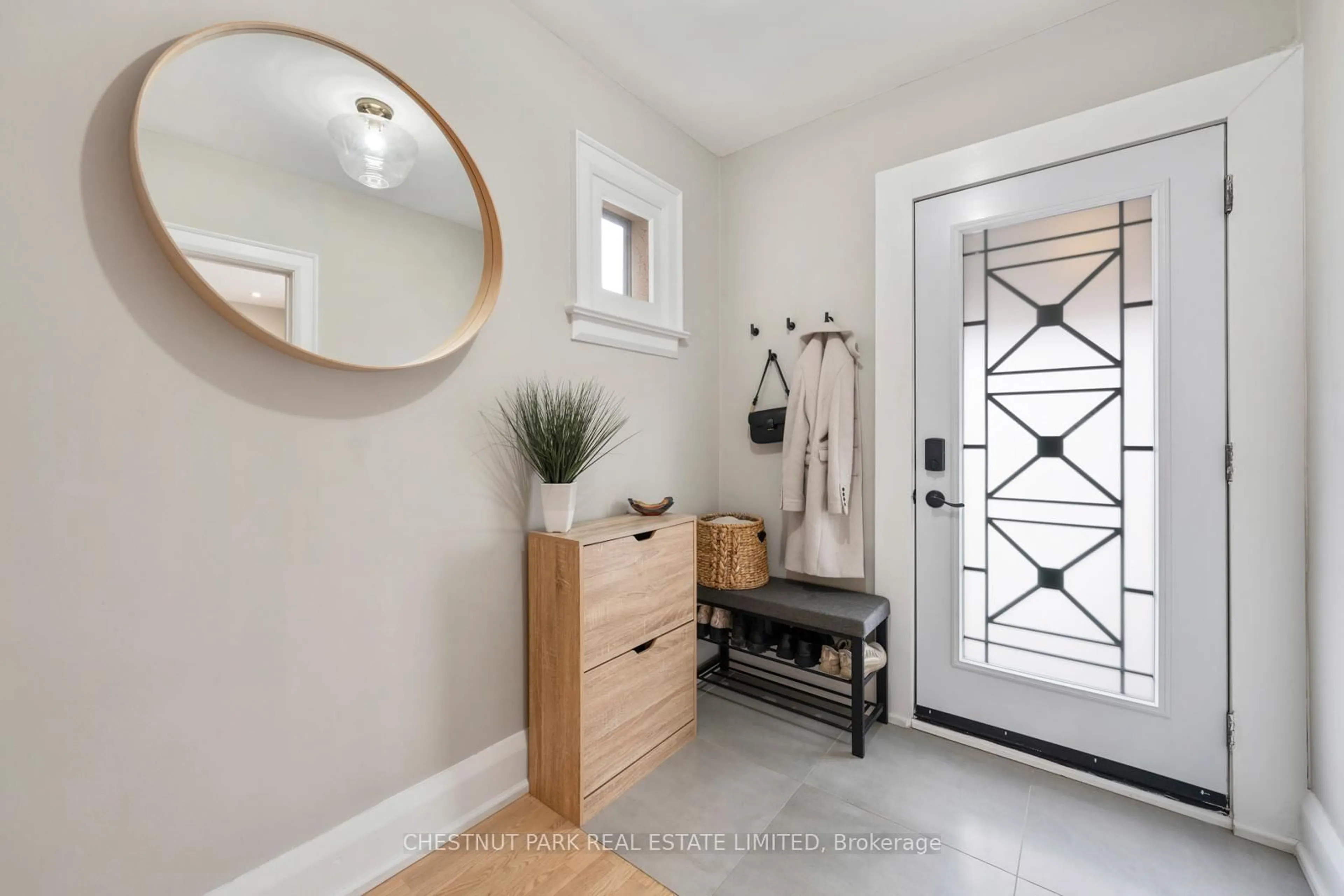 Indoor entryway for 1977 Dufferin St, Toronto Ontario M6E 3P9