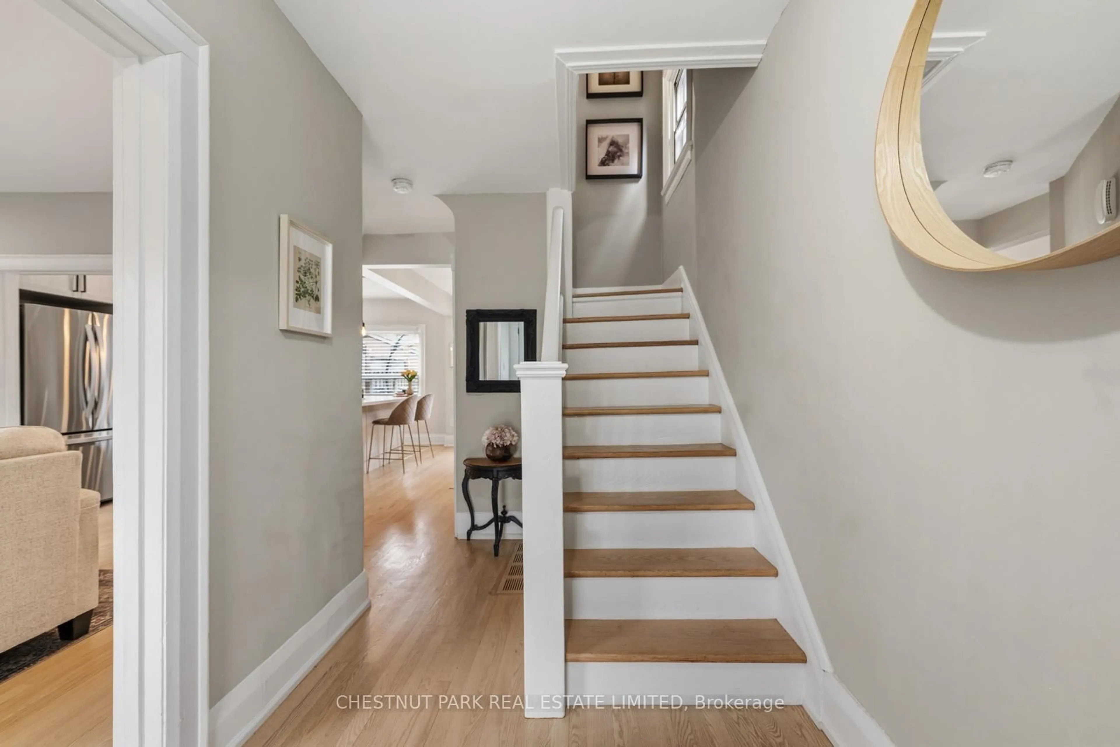 Indoor entryway for 1977 Dufferin St, Toronto Ontario M6E 3P9