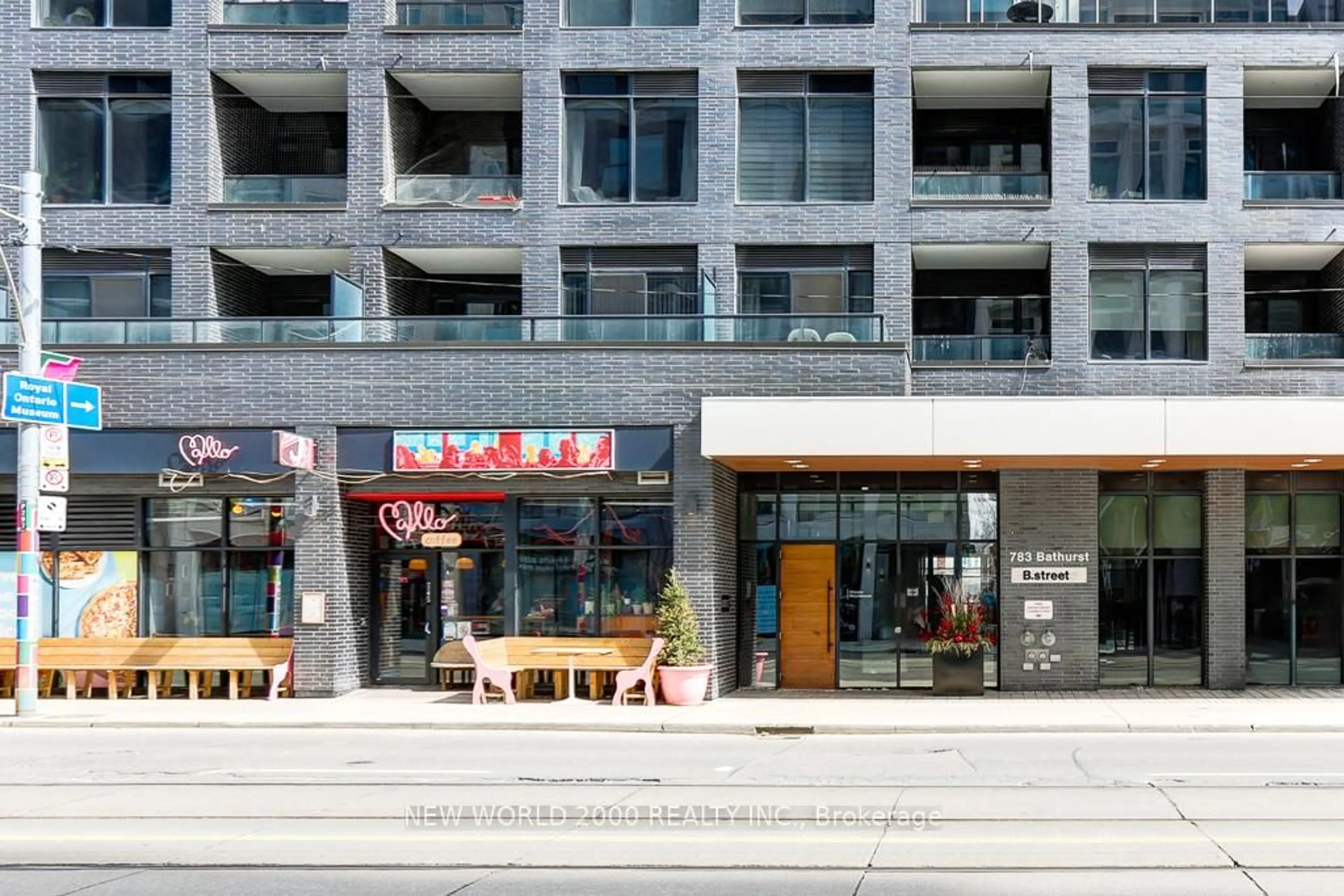Patio, building for 783 Bathurst St #614, Toronto Ontario M5S 0A8