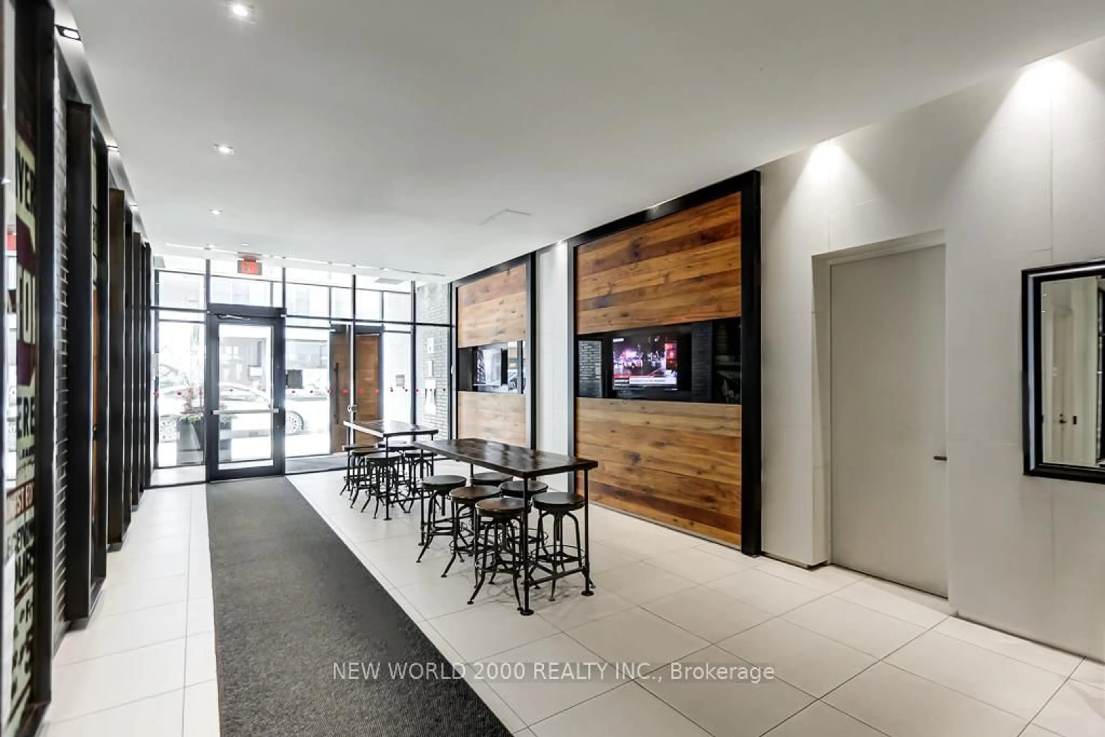 Lobby for 783 Bathurst St #614, Toronto Ontario M5S 0A8
