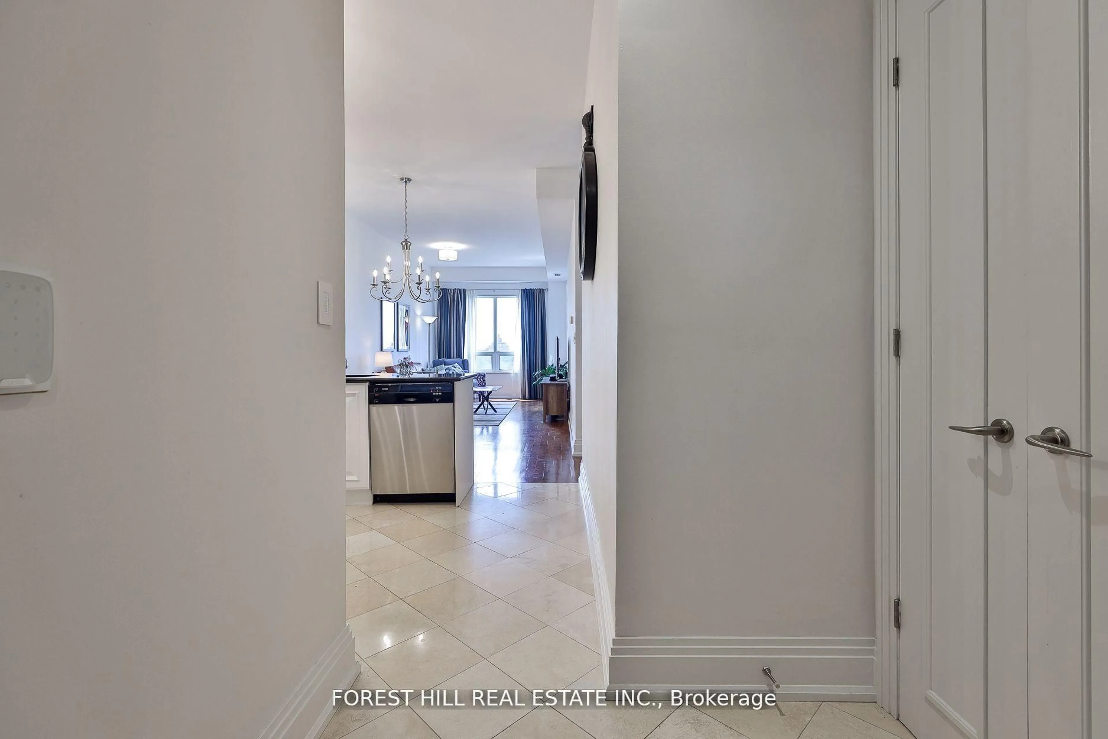 Indoor entryway for 99 Avenue Rd #1006, Toronto Ontario M5R 2G5