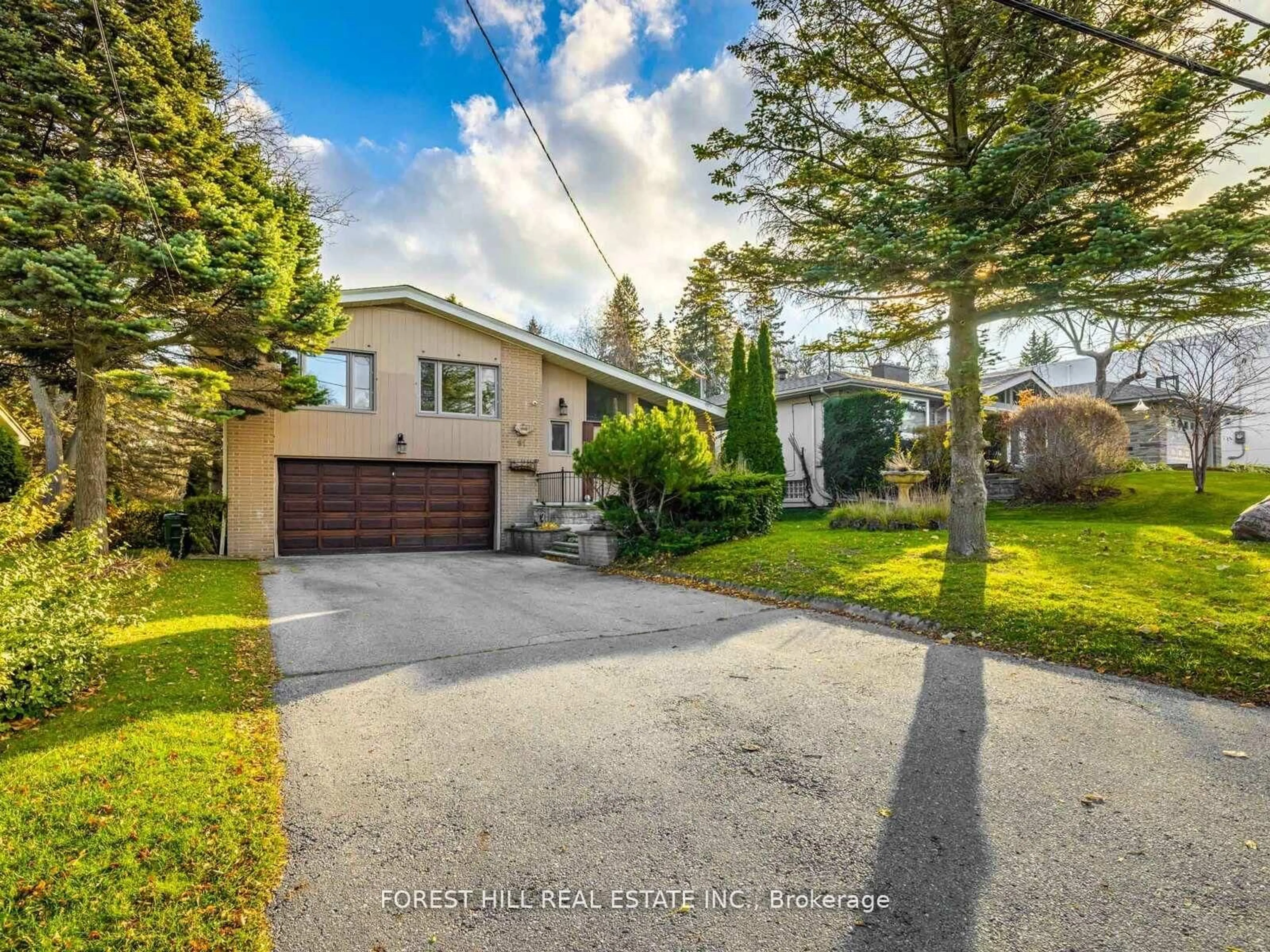 A pic from outside/outdoor area/front of a property/back of a property/a pic from drone, street for 91 Citation Dr, Toronto Ontario M2K 1S9