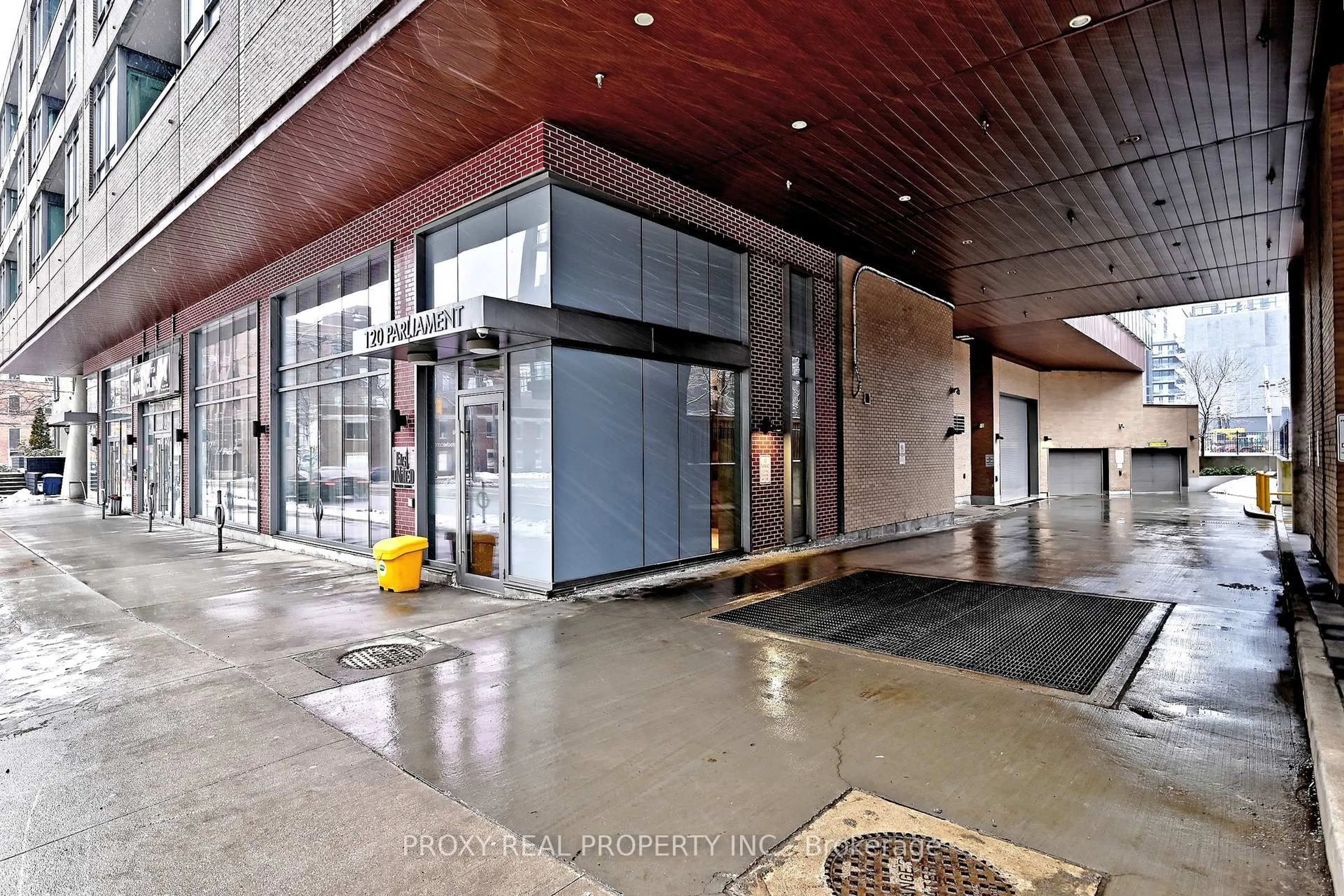 Indoor foyer for 120 Parliament St #1605, Toronto Ontario M5A 2Y8