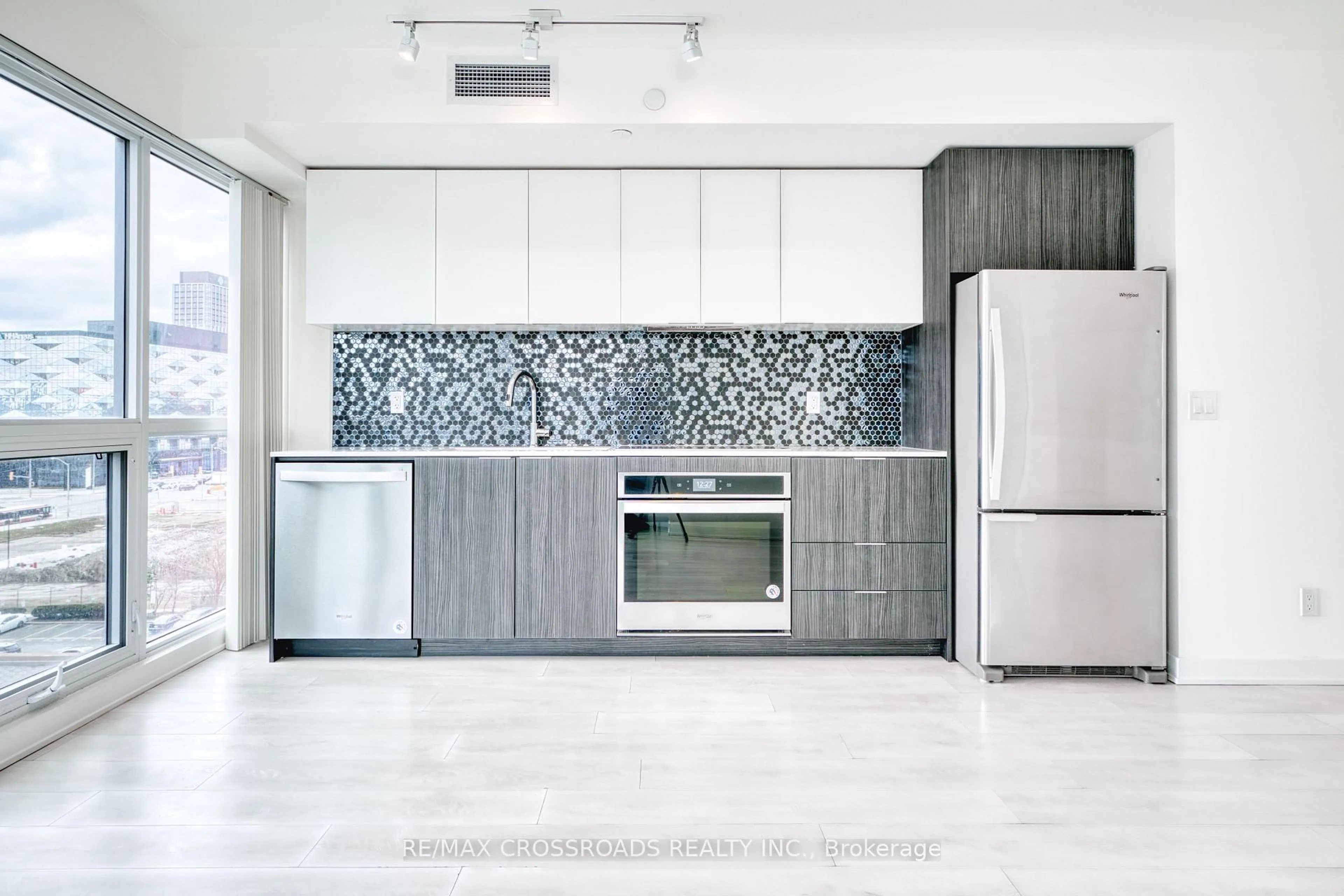 Contemporary kitchen, ceramic/tile floor for 2 Sonic Way #710, Toronto Ontario M3C 0P2