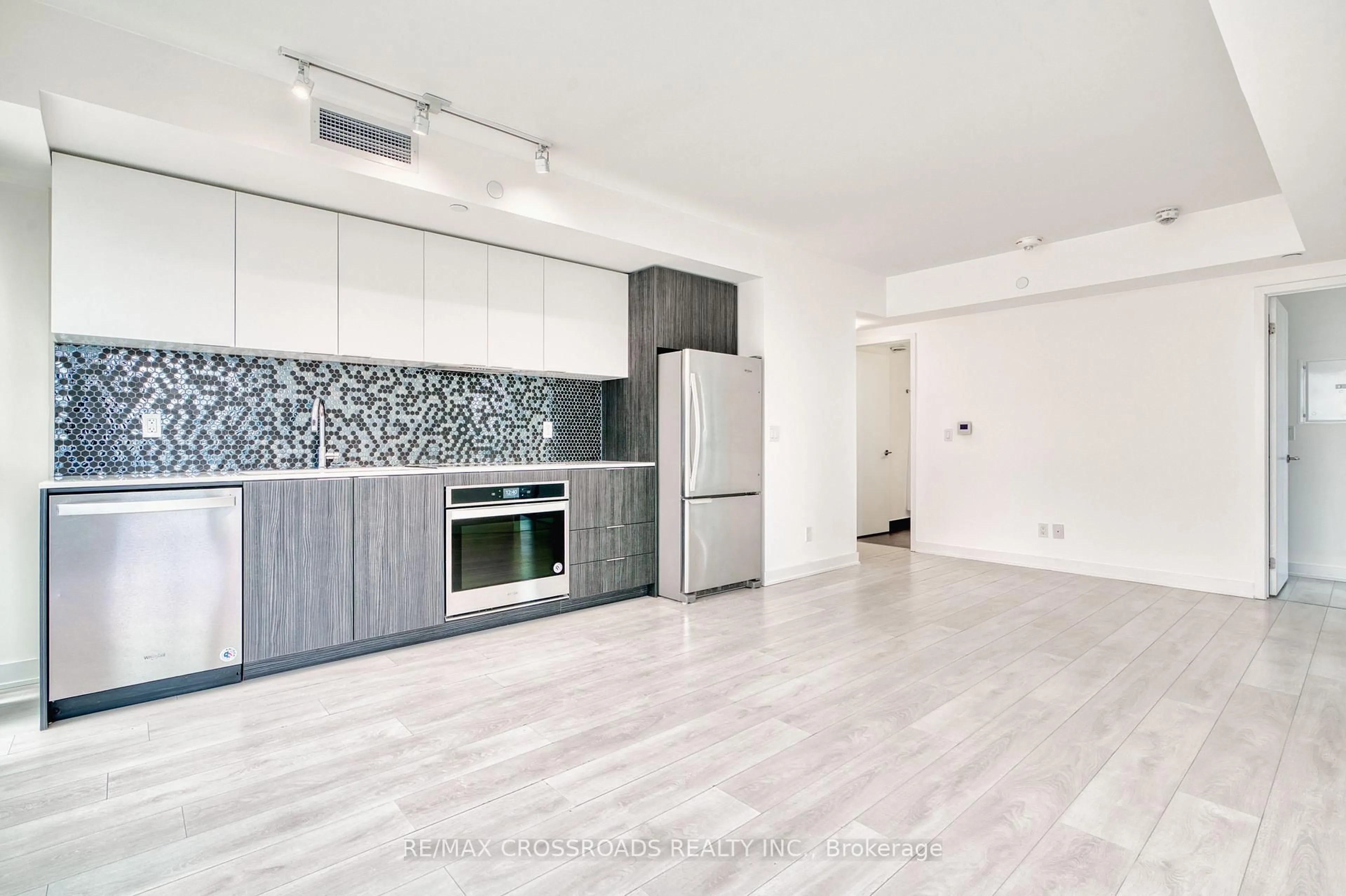Open concept kitchen, ceramic/tile floor for 2 Sonic Way #710, Toronto Ontario M3C 0P2