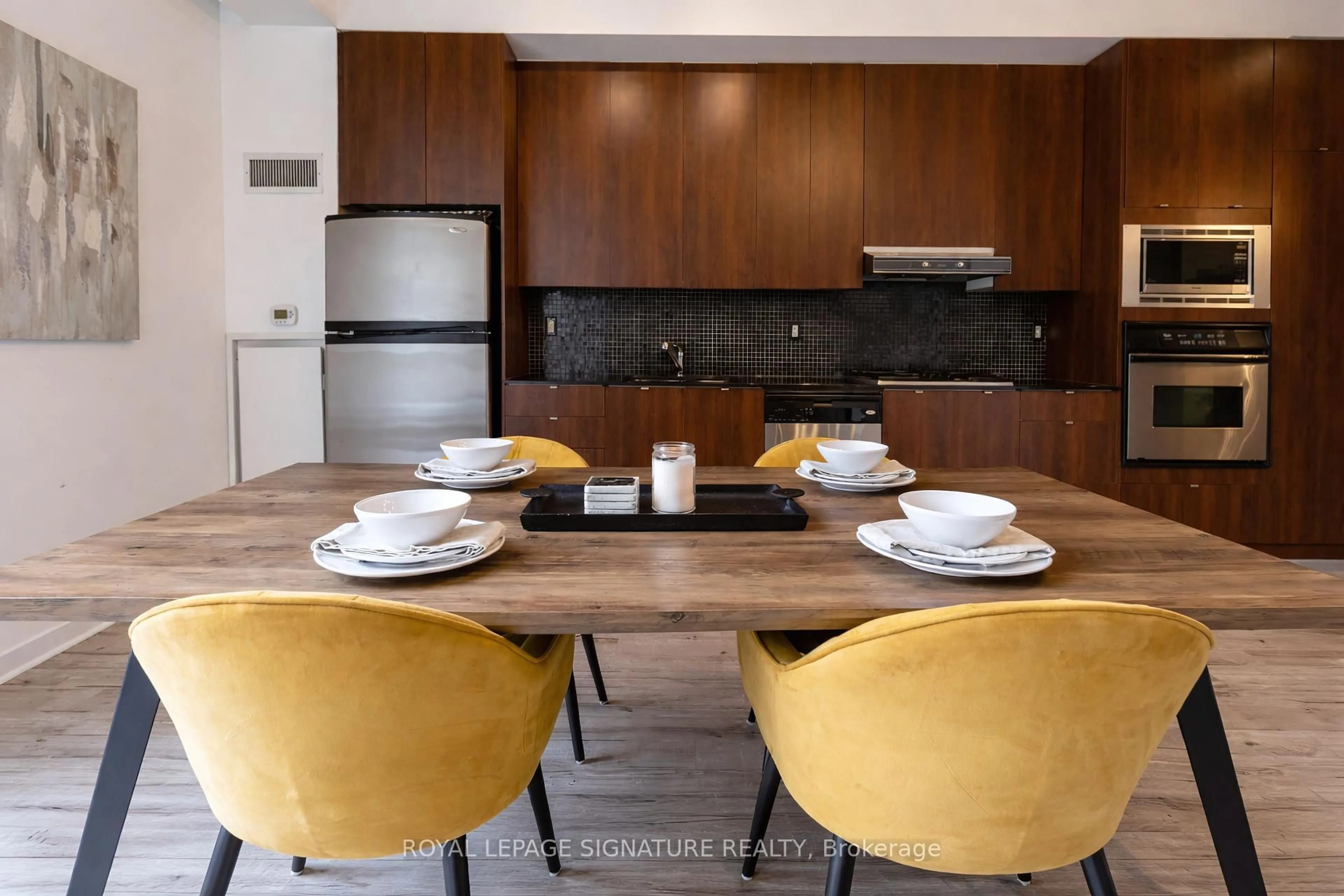 Unknown for 23 Brant St #305, Toronto Ontario M5V 2L5