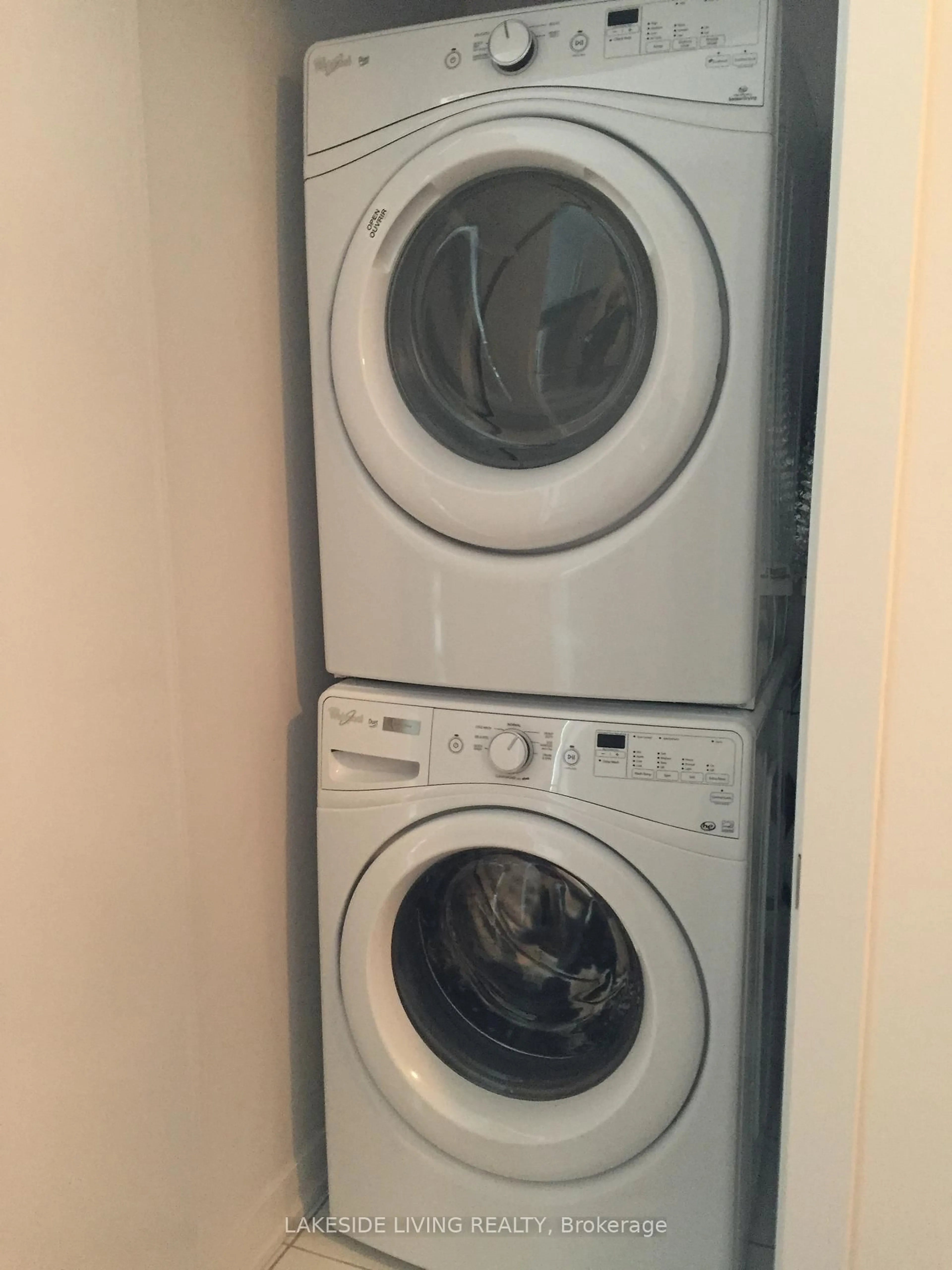 Laundry room for 60 Berwick Ave #1312, Toronto Ontario M5P 0A3