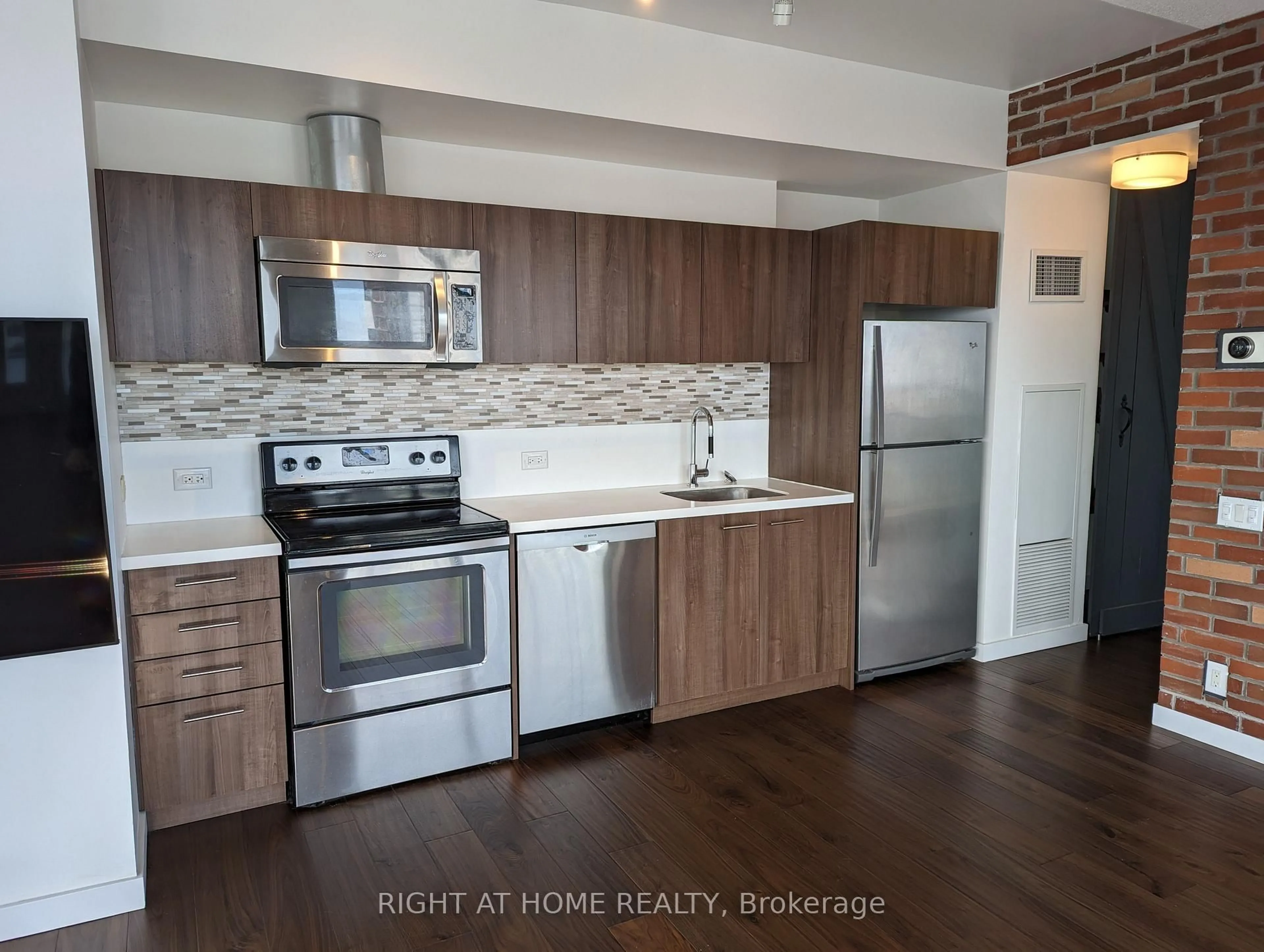Standard kitchen, wood/laminate floor for 390 Cherry St #1907, Toronto Ontario M5A 0E2