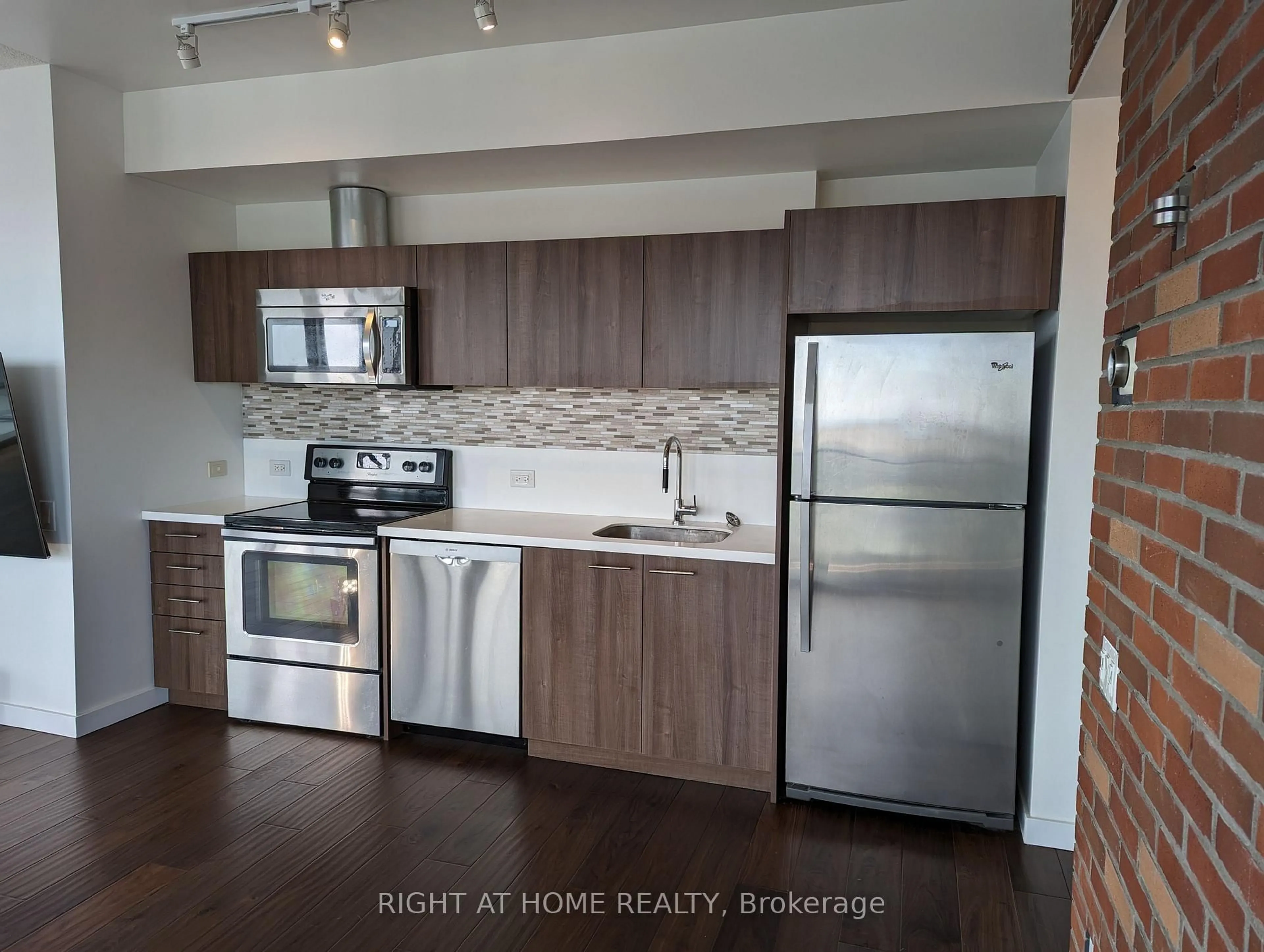 Open concept kitchen, wood/laminate floor for 390 Cherry St #1907, Toronto Ontario M5A 0E2