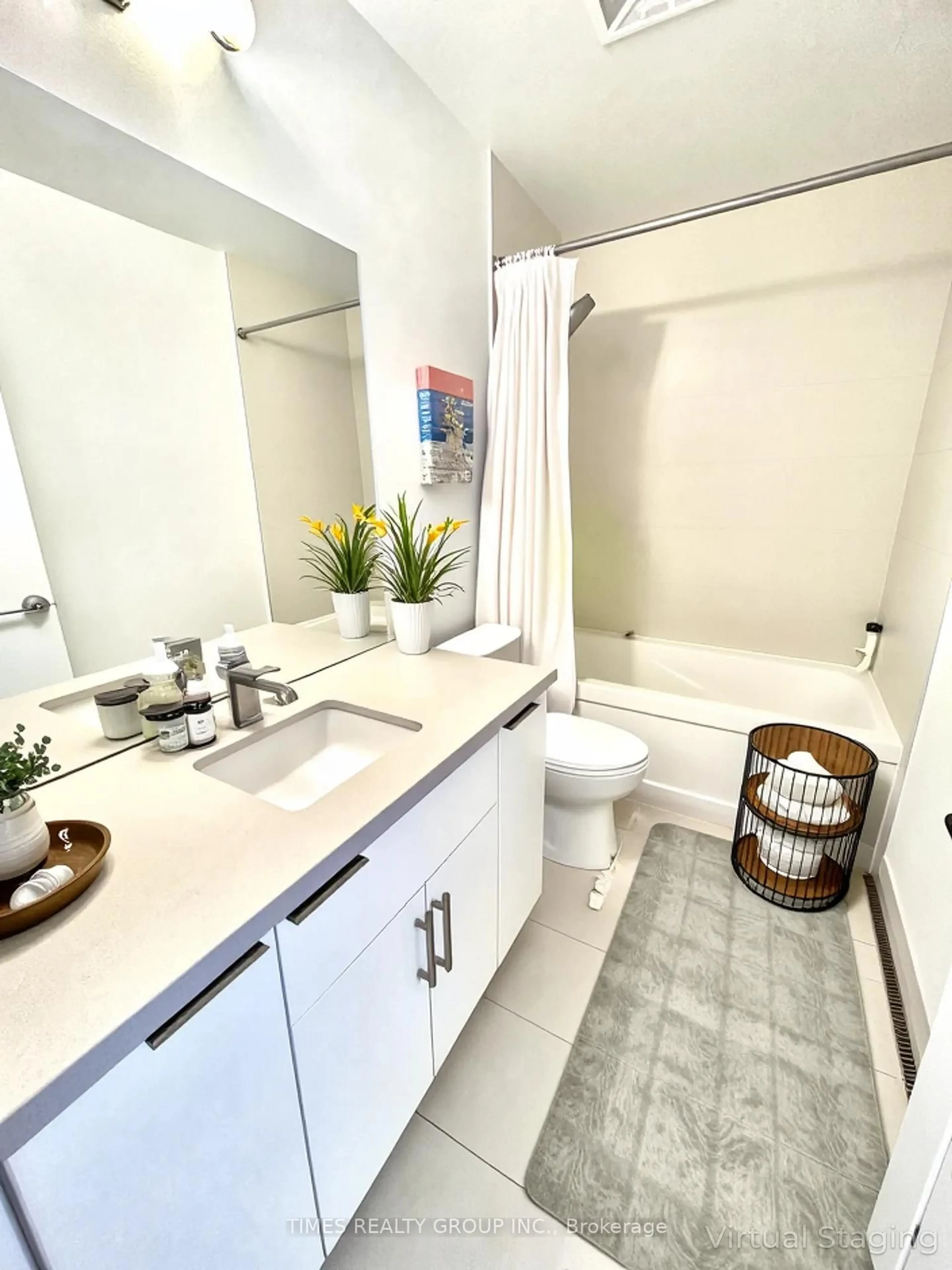 Contemporary bathroom, ceramic/tile floor for 8 Eglinton Ave #2003, Toronto Ontario M4P 1A6