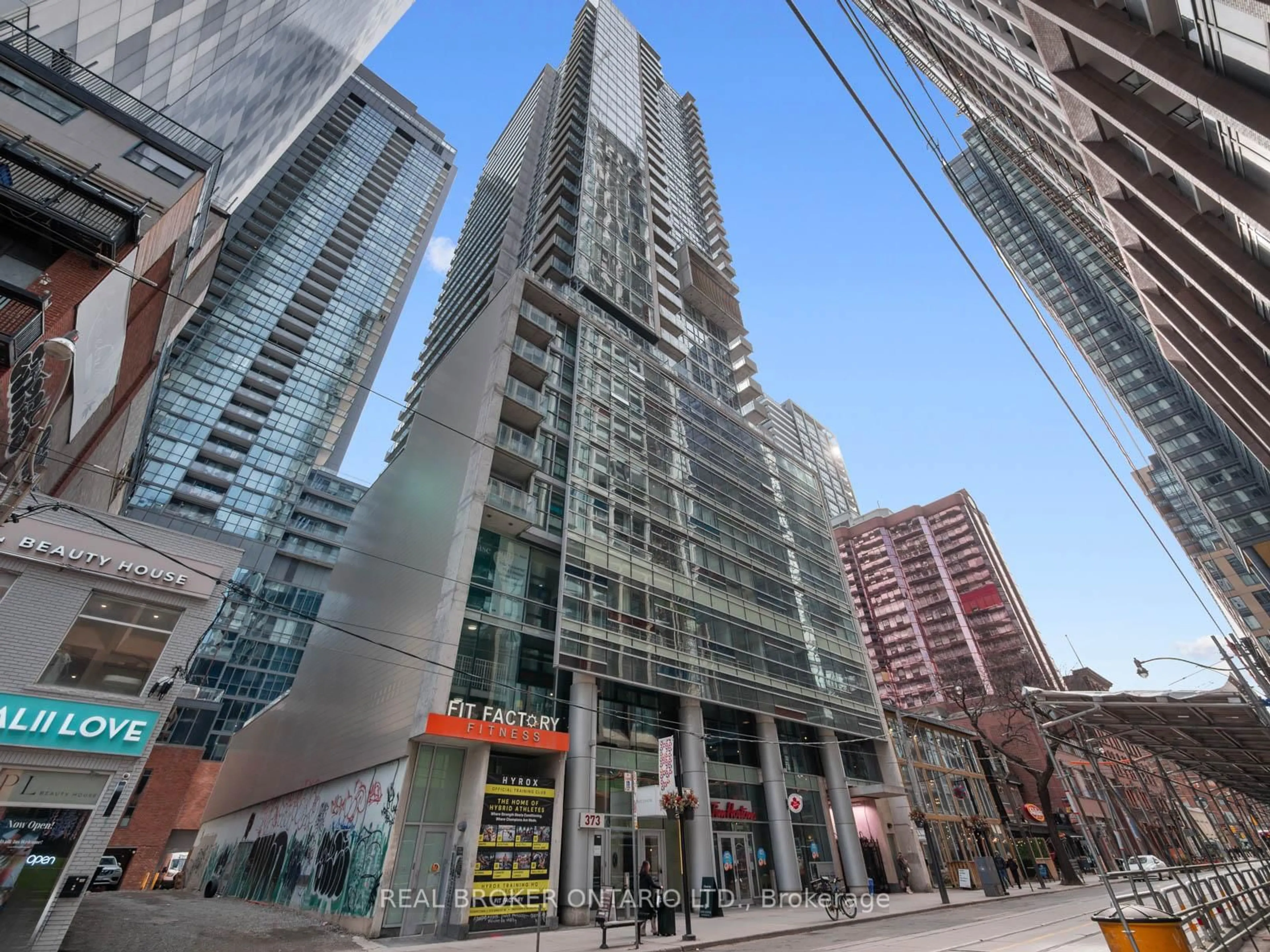 Indoor foyer for 375 King St #1502, Toronto Ontario M5V 1K1