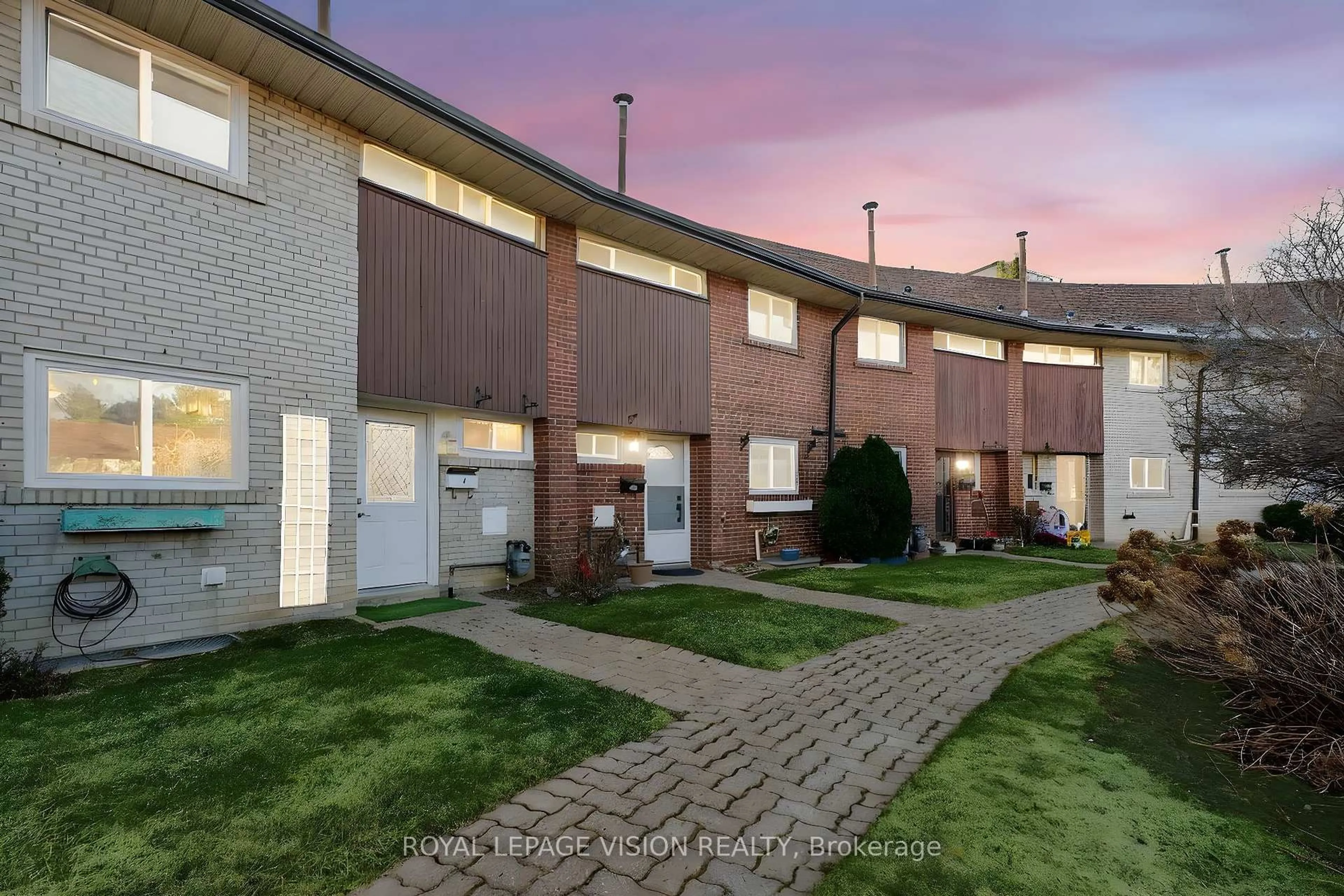 Unknown for 8 Esterbrooke Ave #9, Toronto Ontario M2J 2C2