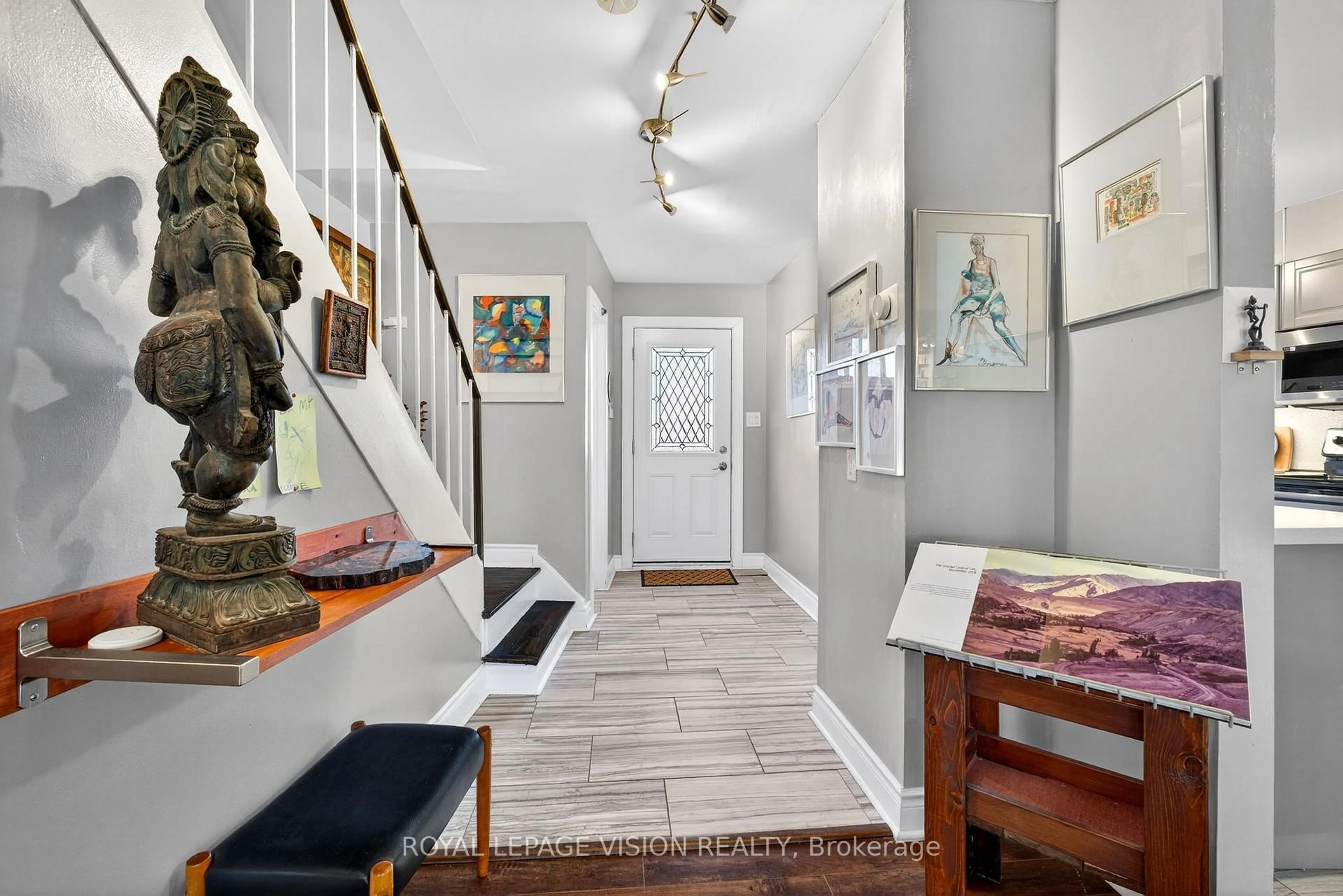 Indoor entryway for 8 Esterbrooke Ave #9, Toronto Ontario M2J 2C2