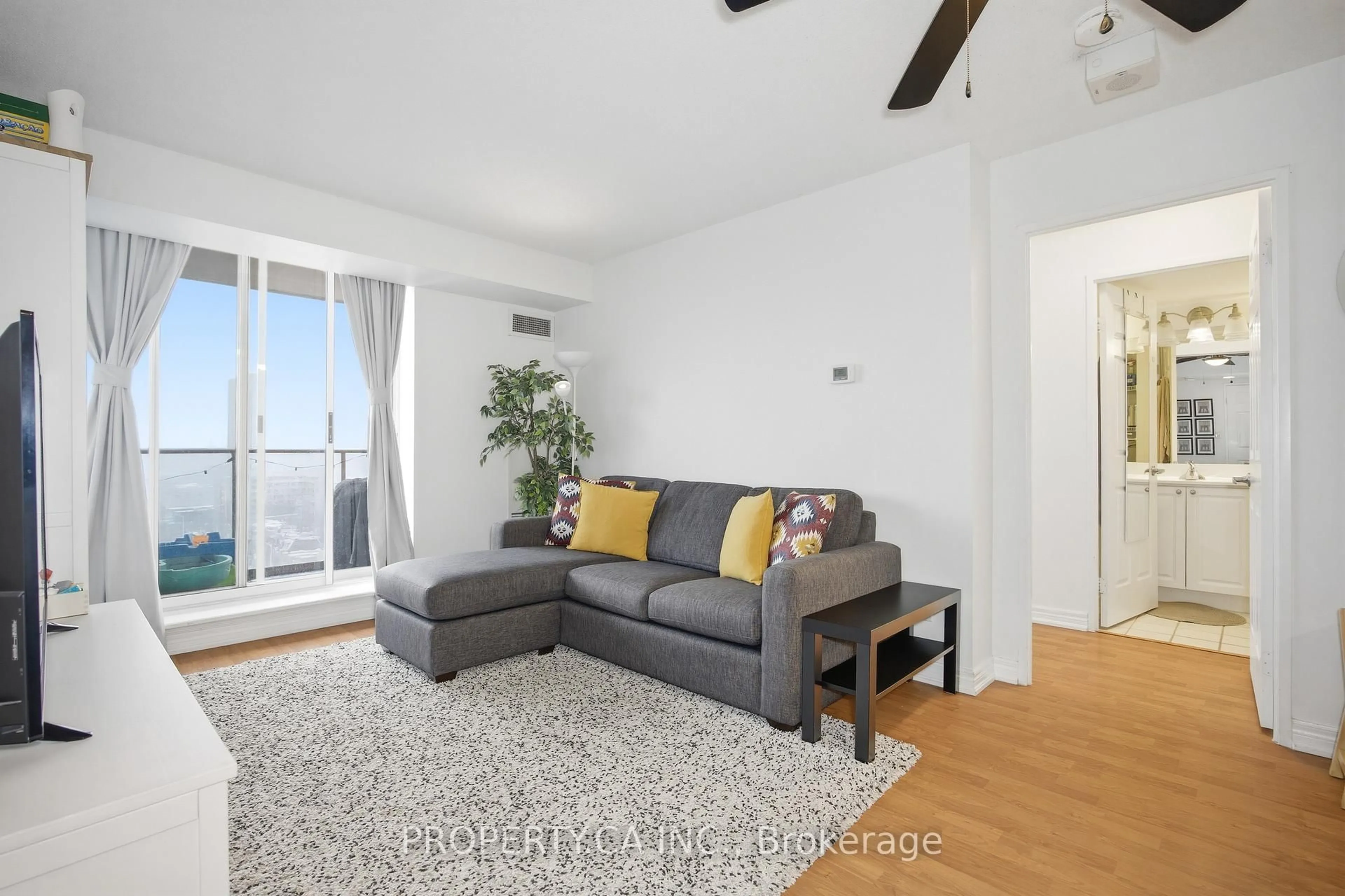 Living room with furniture, unknown for 1389 Bloor St #1311, Toronto Ontario M6P 4J4