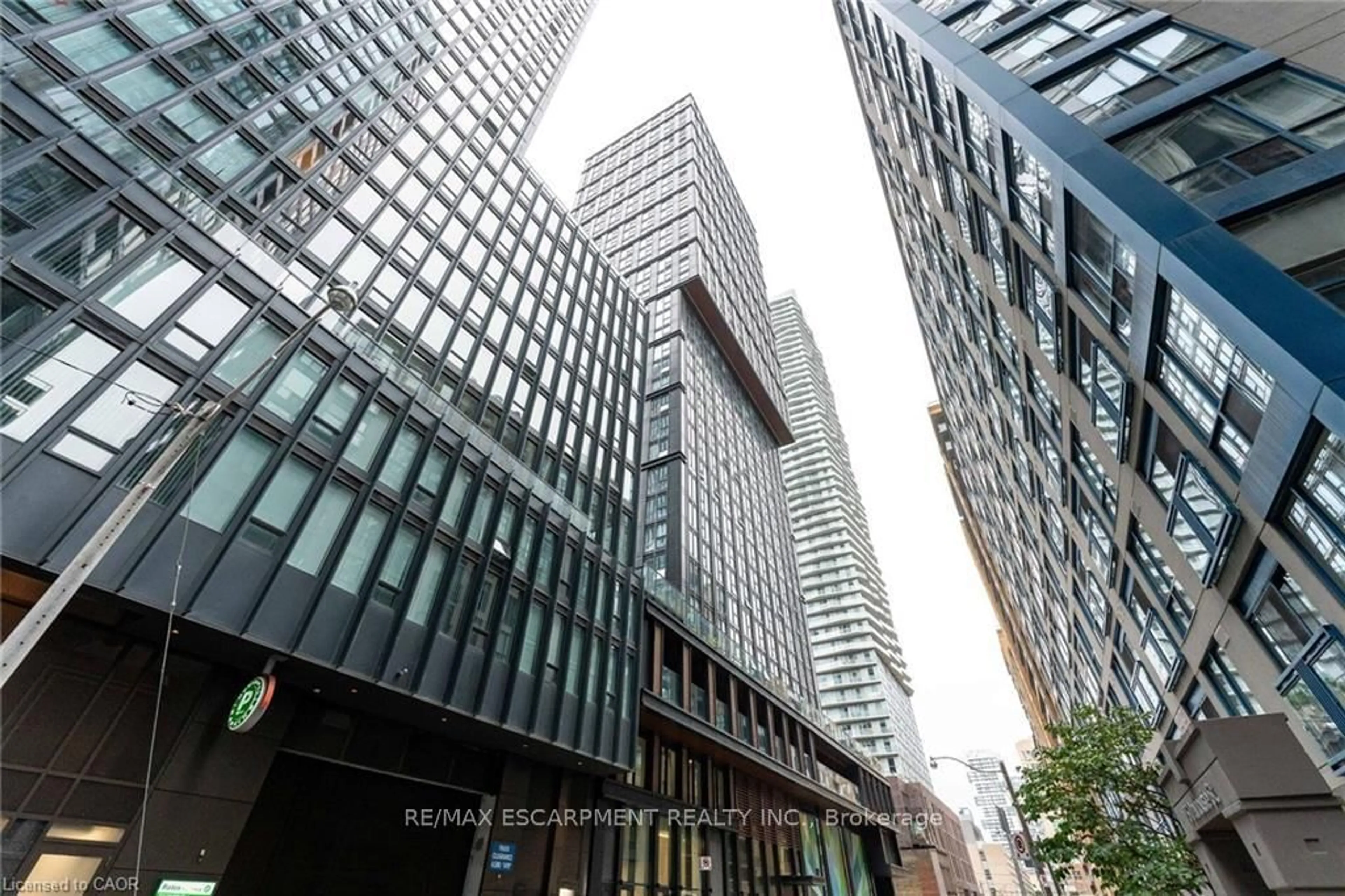 Indoor foyer for 82 Dalhousie St #909, Toronto Ontario M5B 0C5