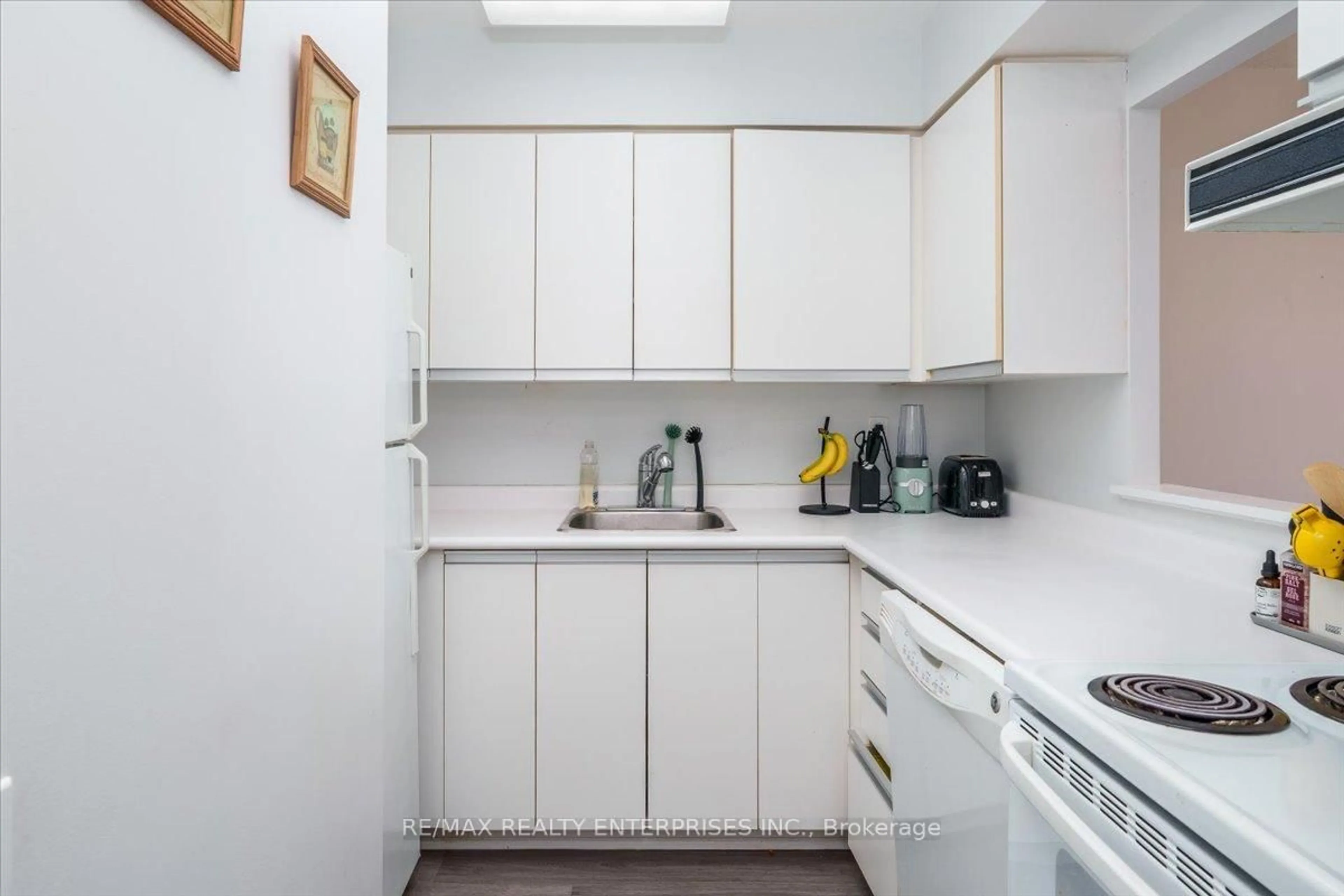 Standard kitchen, unknown for 21 Overlea Blvd #506, Toronto Ontario M4H 1P2