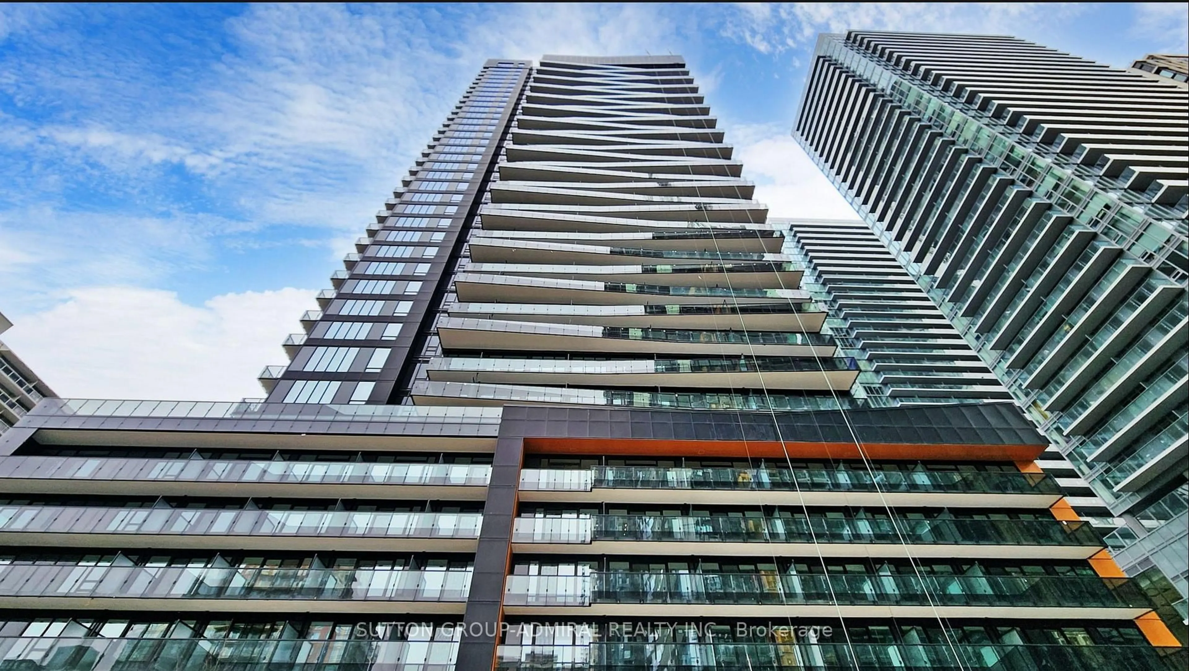 Indoor foyer for 127 Broadway Ave #2902, Toronto Ontario M4P 1V7