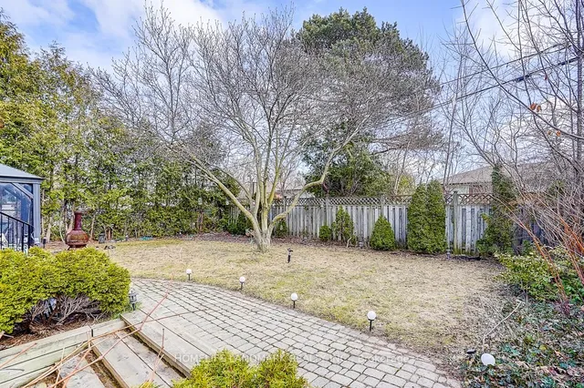 17 Averill Cres, Toronto 3