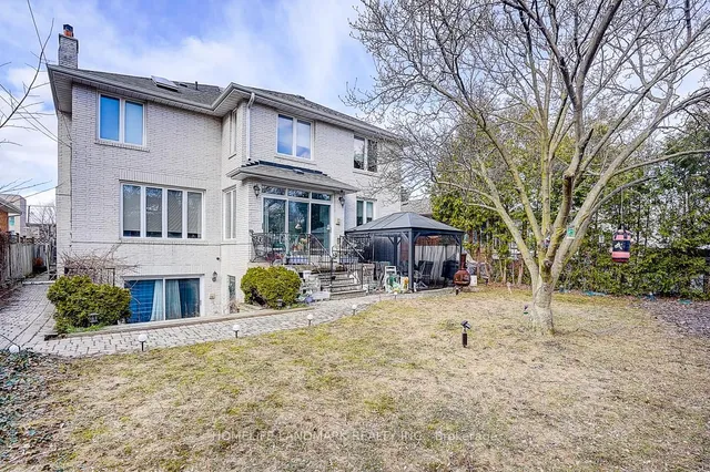 17 Averill Cres, Toronto 5