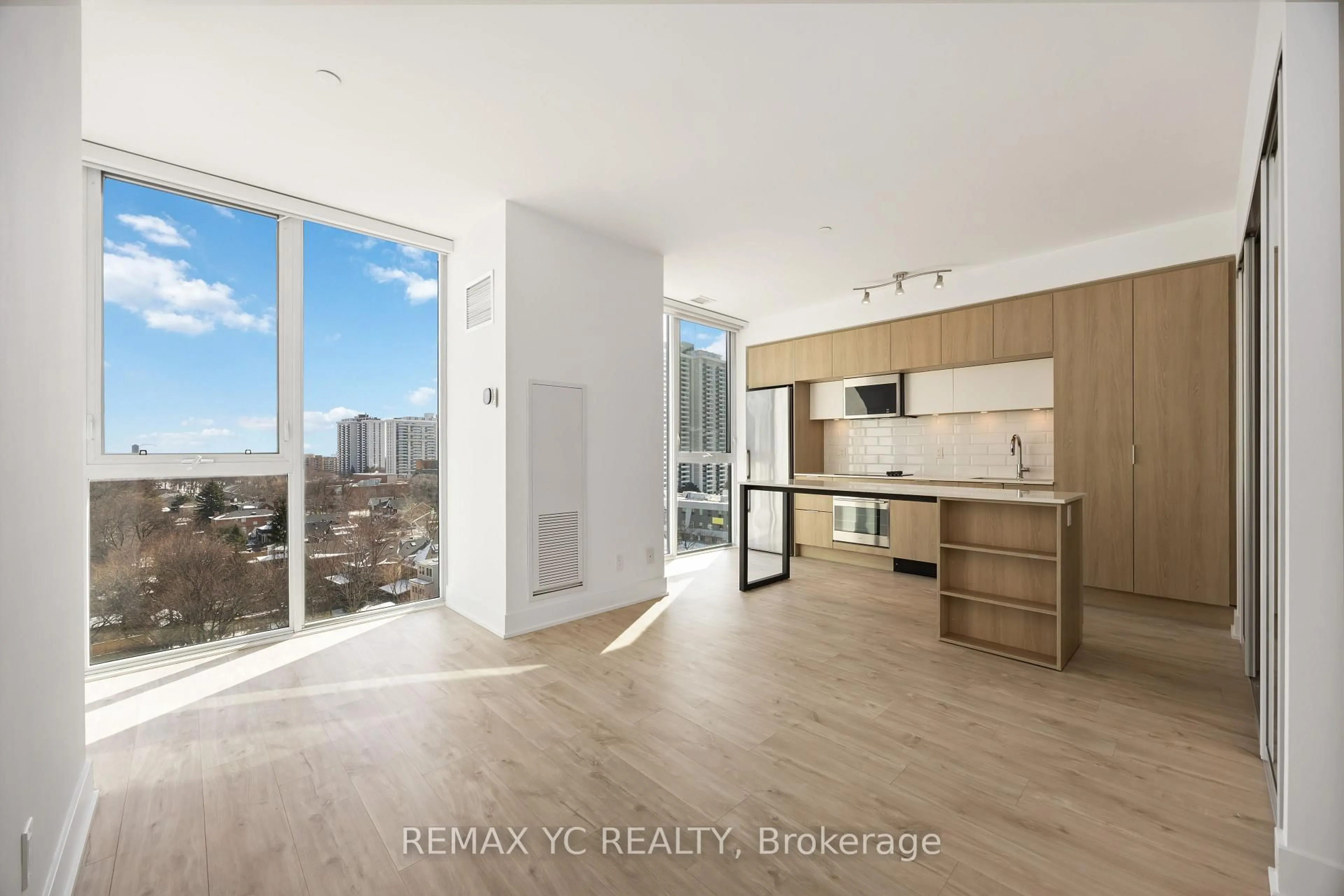 Unknown for 1 Belsize Dr #801, Toronto Ontario M4S 0B9