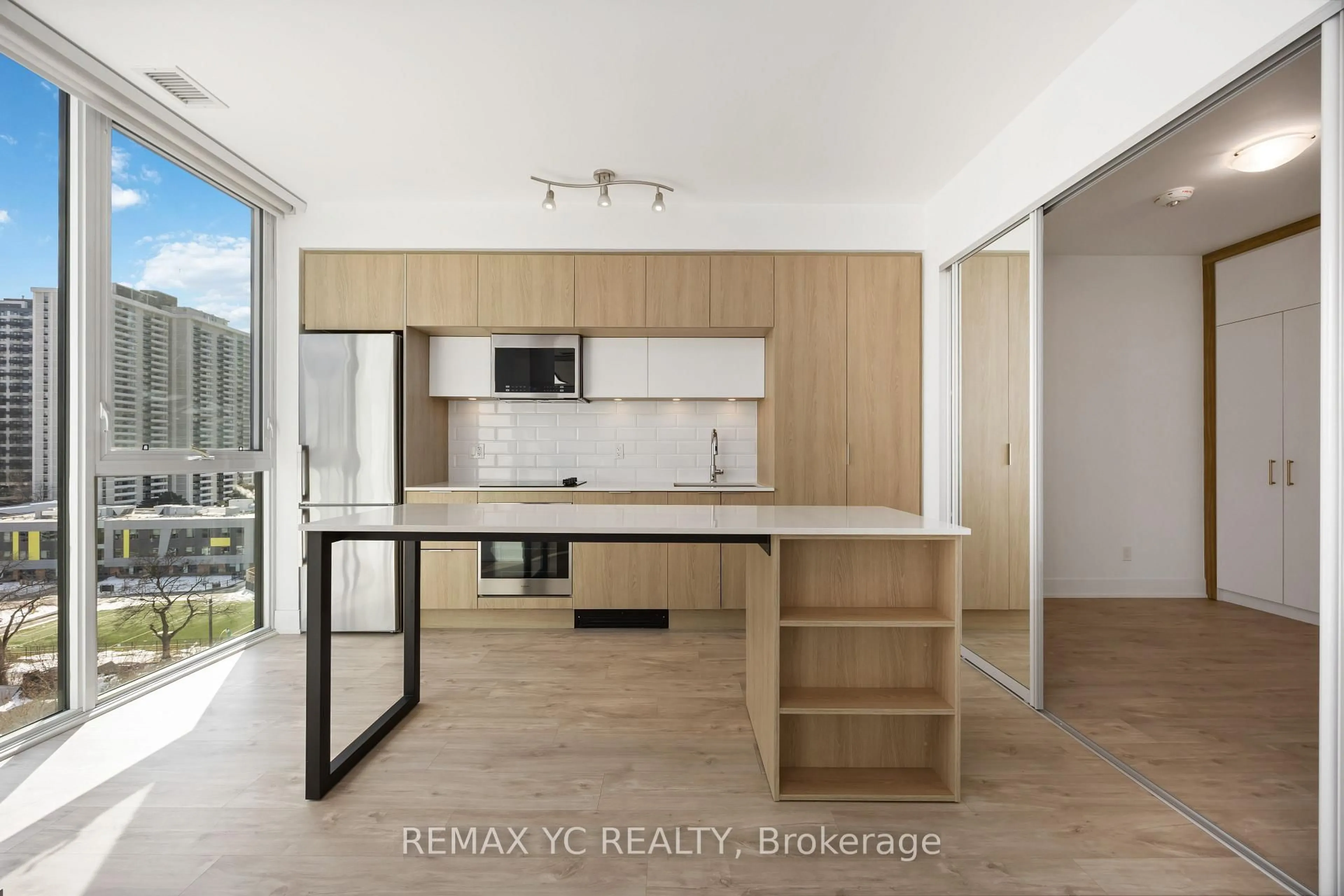 Unknown for 1 Belsize Dr #801, Toronto Ontario M4S 0B9