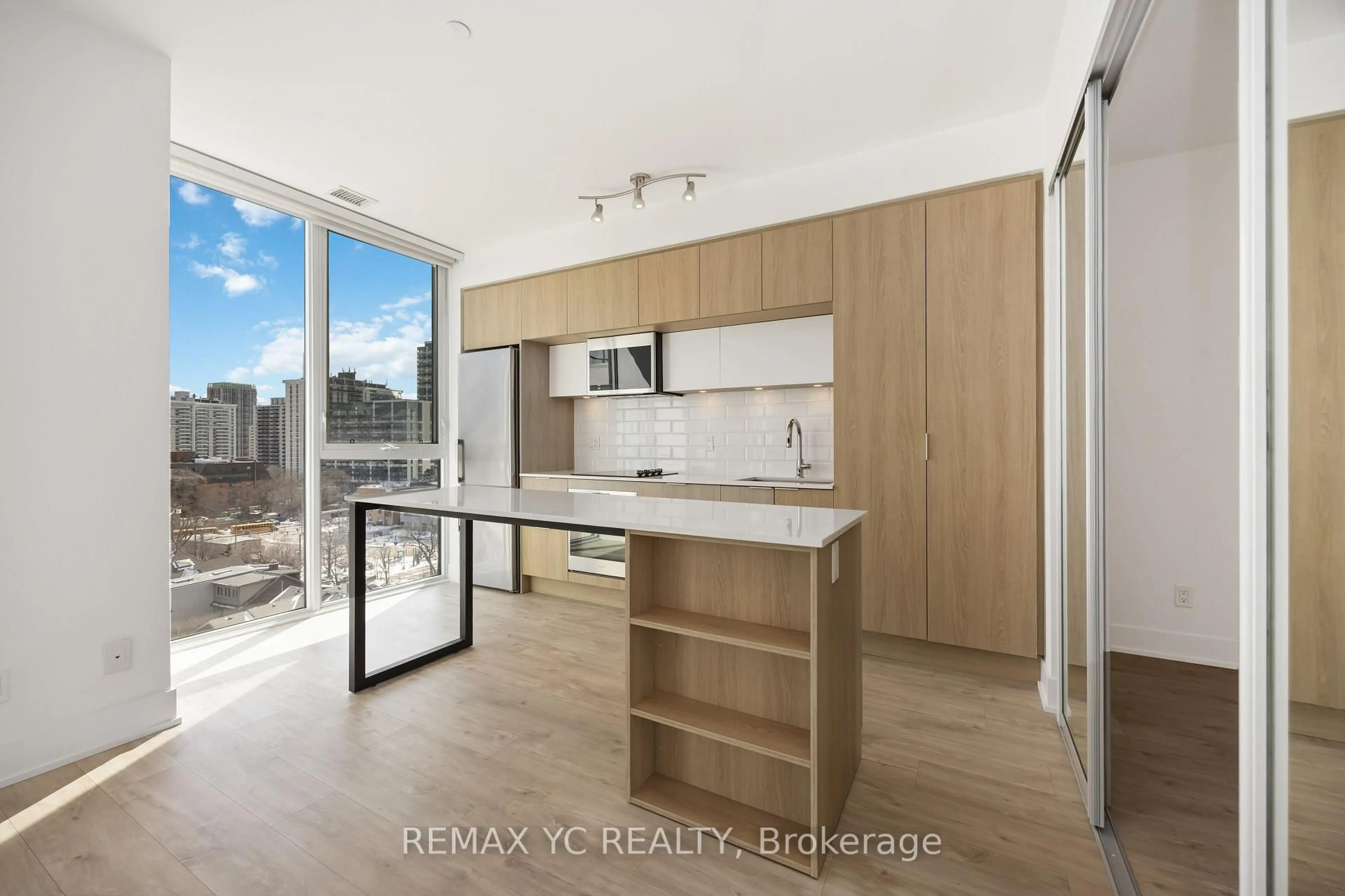 Standard kitchen, unknown for 1 Belsize Dr #801, Toronto Ontario M4S 0B9