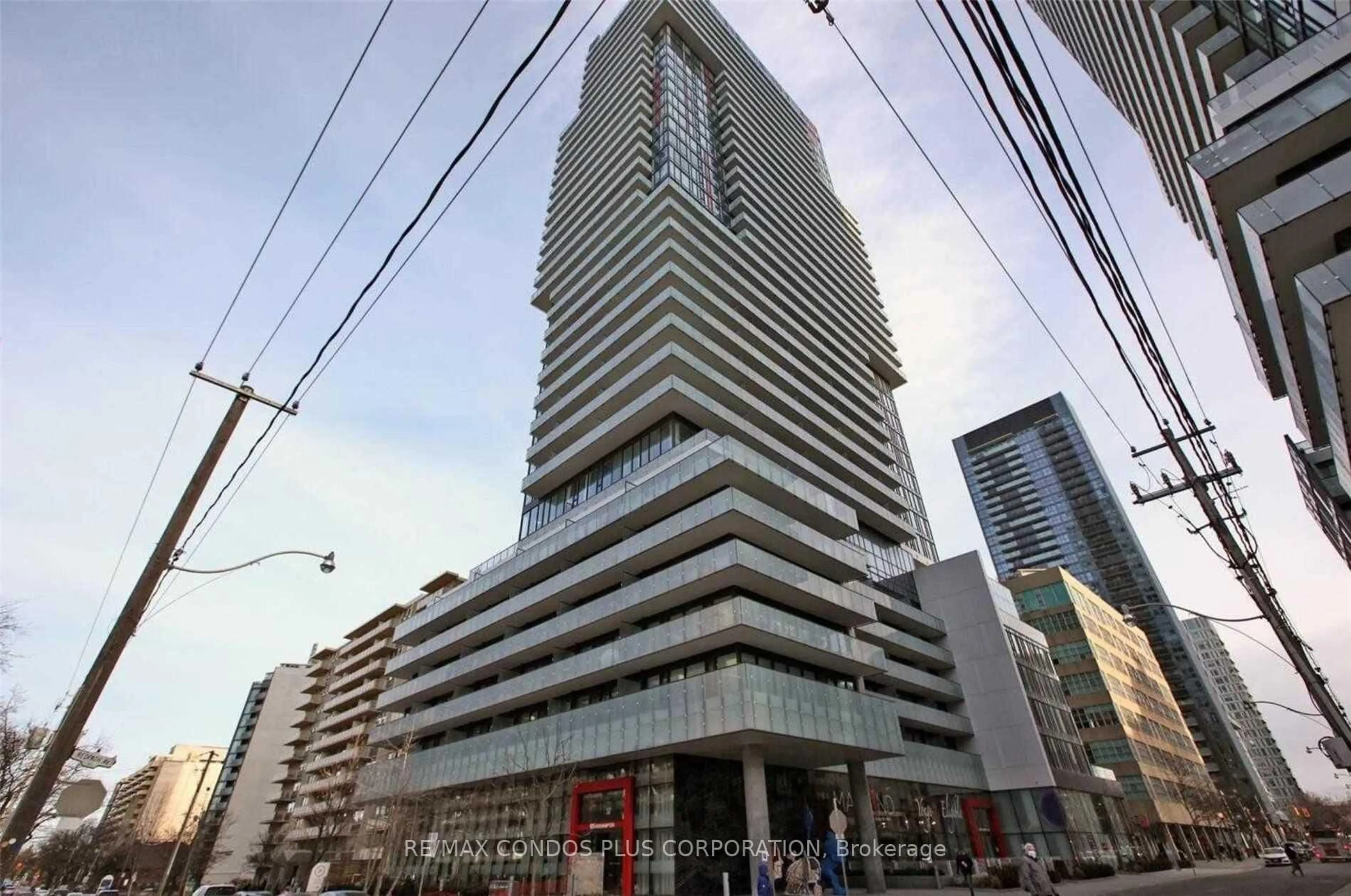 Indoor foyer for 185 Roehampton Ave #1504, Toronto Ontario M4P 2K5