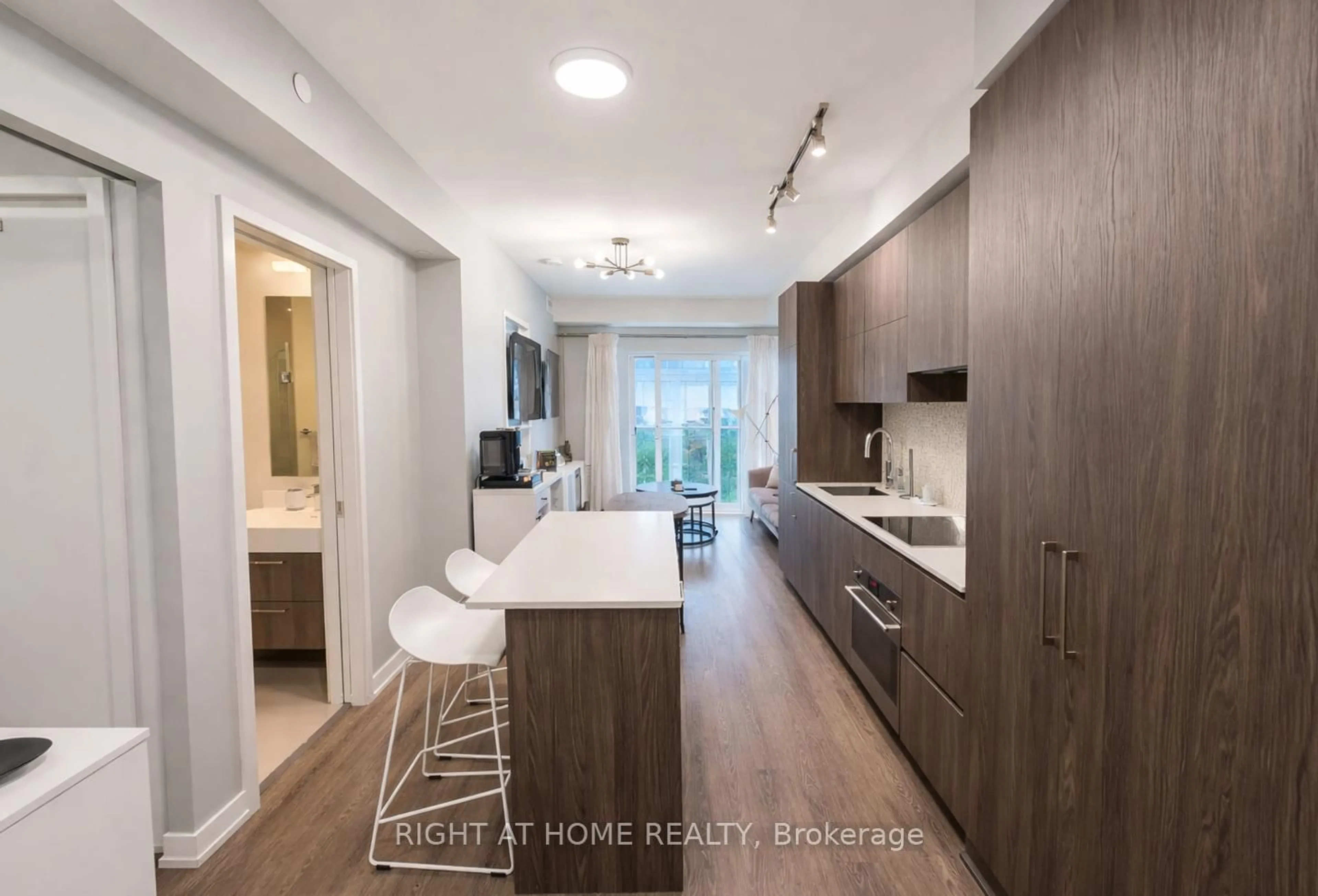 Open concept kitchen, wood/laminate floor for 1 Yorkville Ave #1412, Toronto Ontario M4W 0B1