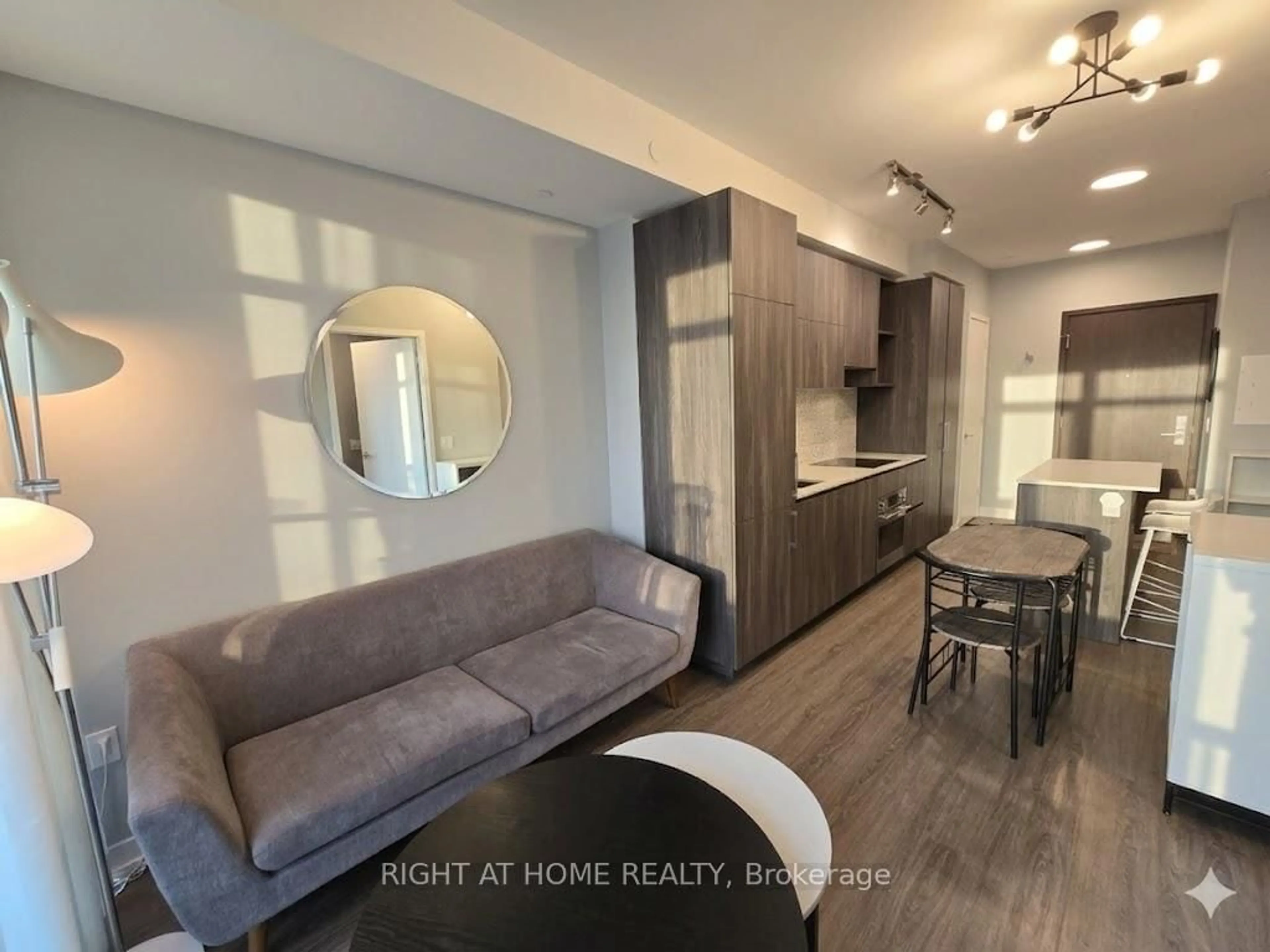 A pic of a room for 1 Yorkville Ave #1412, Toronto Ontario M4W 0B1