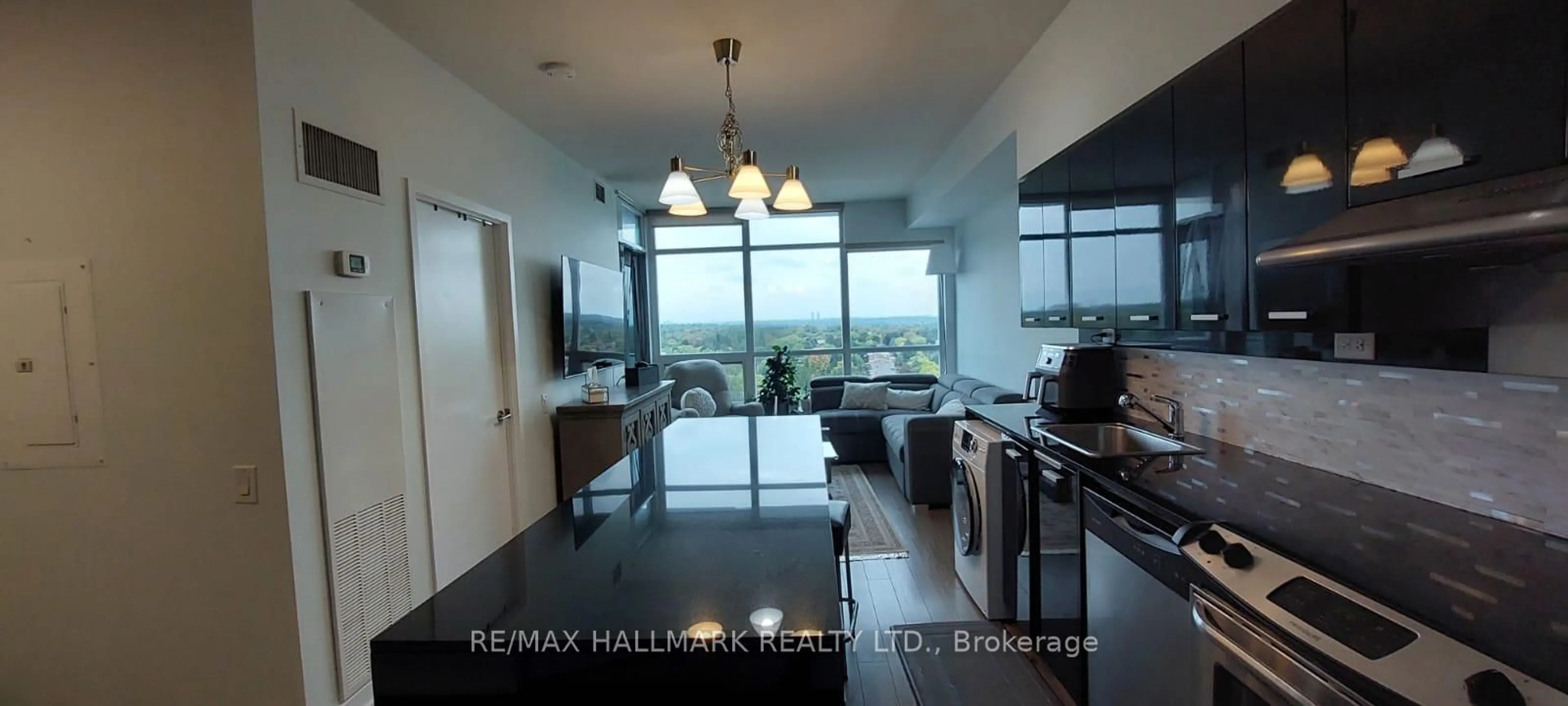 Open concept kitchen, ceramic/tile floor for 15 Singer Crt #Ph06, Toronto Ontario M2K 0B1