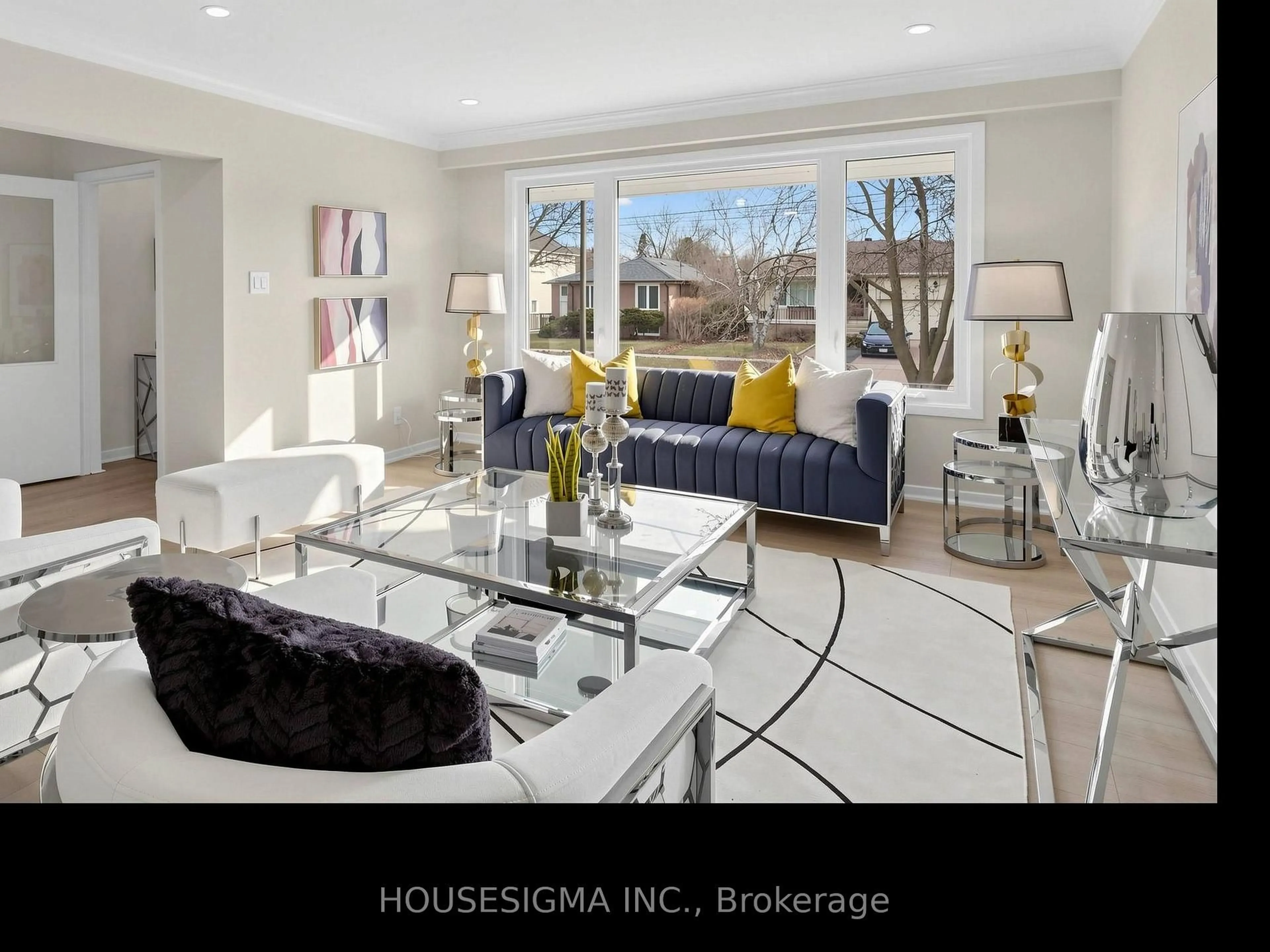 Living room with furniture, unknown for 423 Connaught Ave, Toronto Ontario M2R 2M4